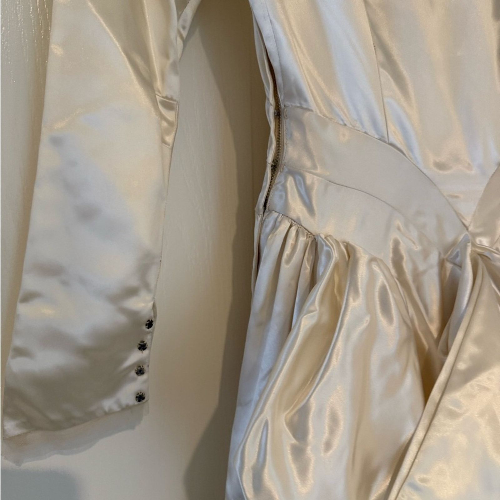 Handmade VNTG 1940’s Bustle Back Satin wedding dress small Size S / US 4 / IT 40 - 9 Thumbnail