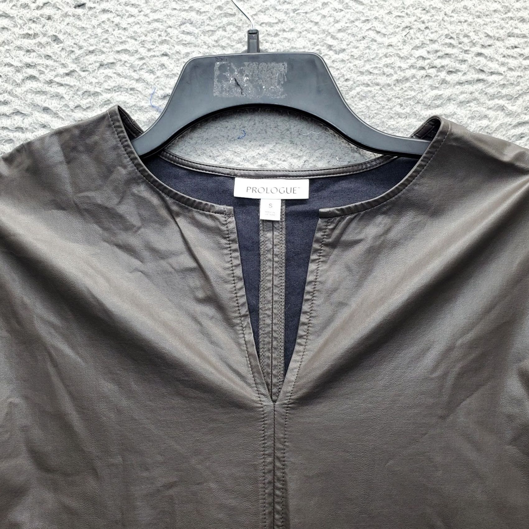 Vintage Prologue Womens Small Brown Faux Leather Top Shirt V-Neck Long Sleeve Split Neck Regular Size S Size S / US 4 / IT 40 - 5 Thumbnail