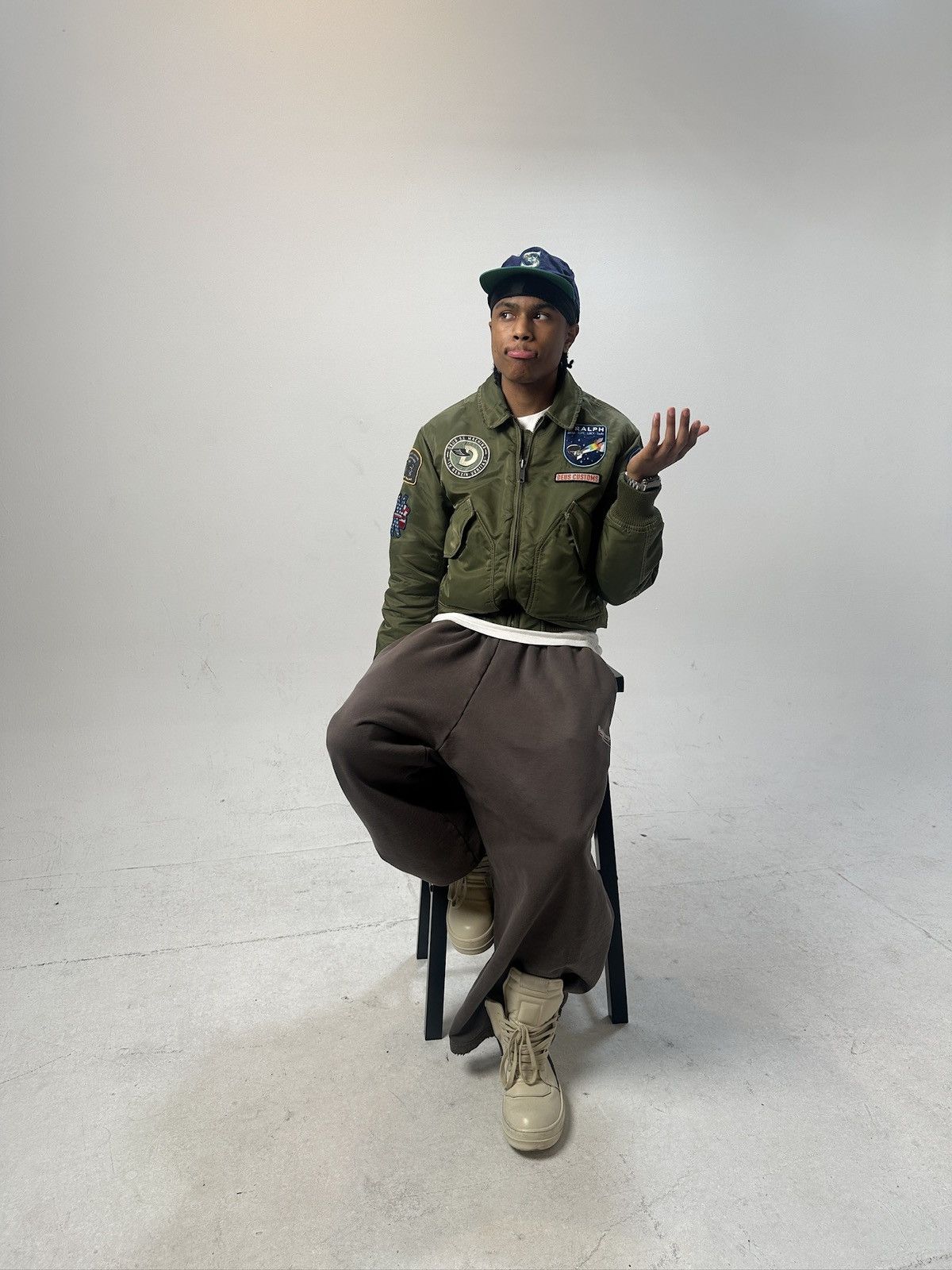 Japanese Brand Olive Green Cropped Bomber with Patches Size US S / EU 44-46 / 1 - 1 Thumbnail