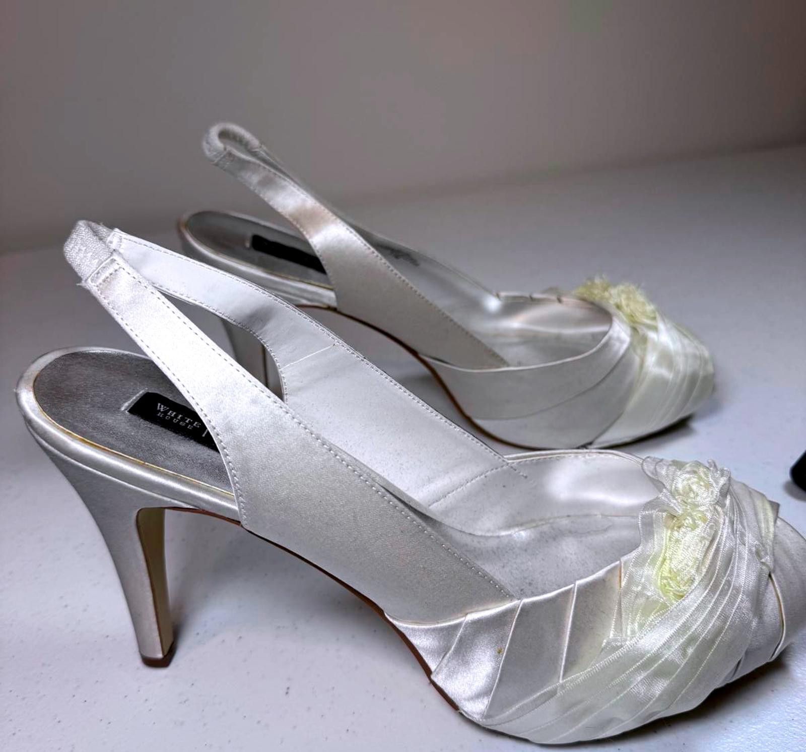 Designer Elegant White Slingback Heels by White House Black Market Size US 11 / IT 41 - 4 Thumbnail