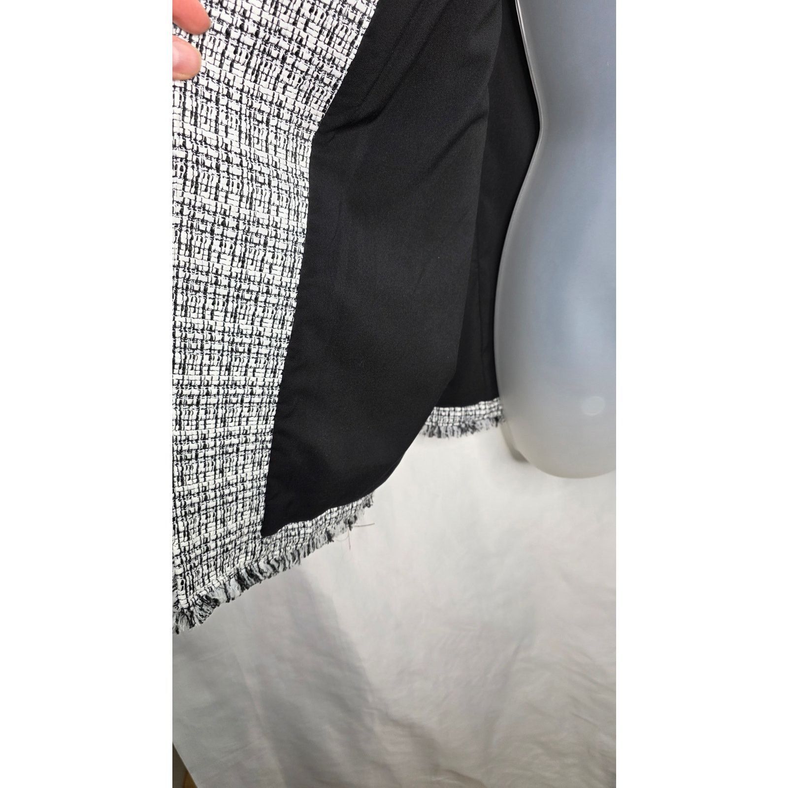 Other Chico's Black & White Tweed Jacket with Fringe Edging Large Size L / US 10 / IT 46 - 10 Thumbnail