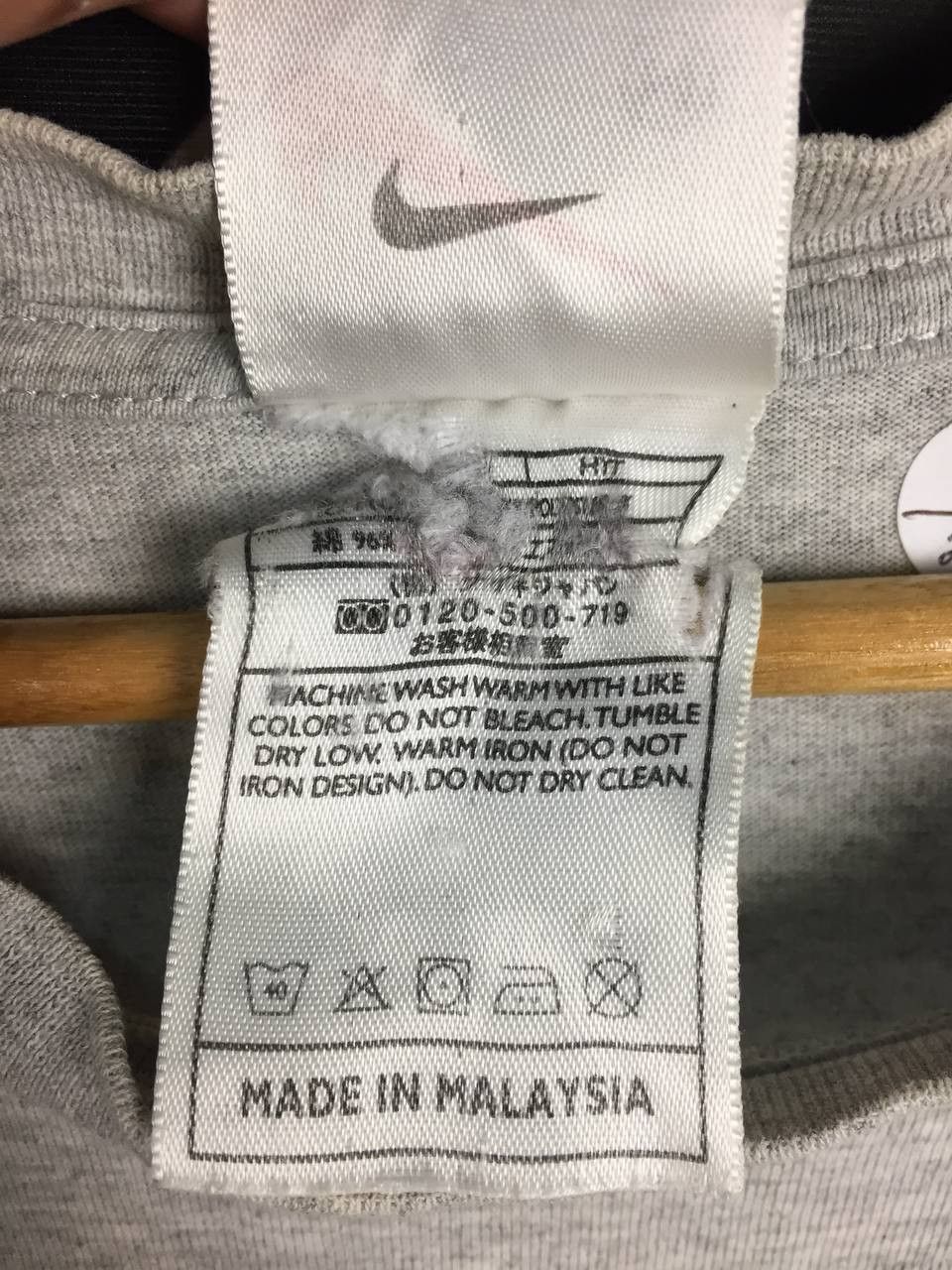 Nike Vtg 90s Distressed Nike "ROCK" Chicks Logo Spell Out Tee Size US M / EU 48-50 / 2 - 23 Thumbnail