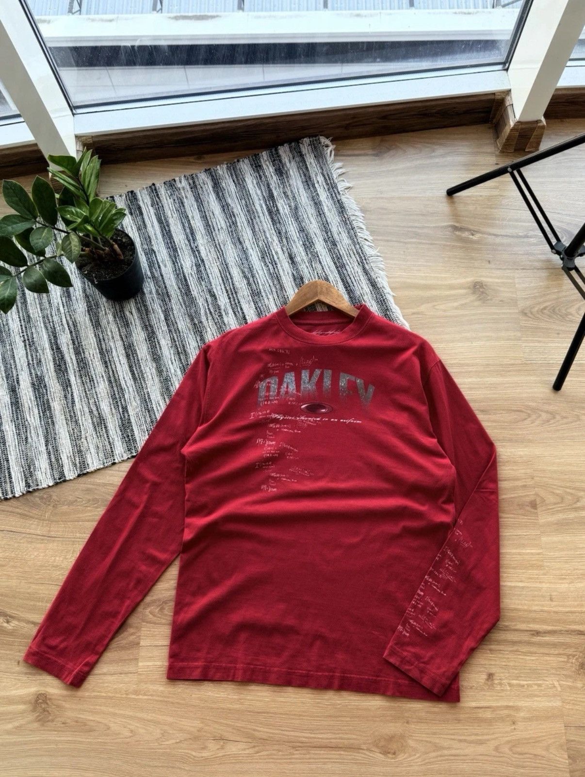 Oakley VINTAGE OAKLEY LONG SLEEVE RED STREET WEAR STYLE Size M Size US M / EU 48-50 / 2 - 1 Thumbnail