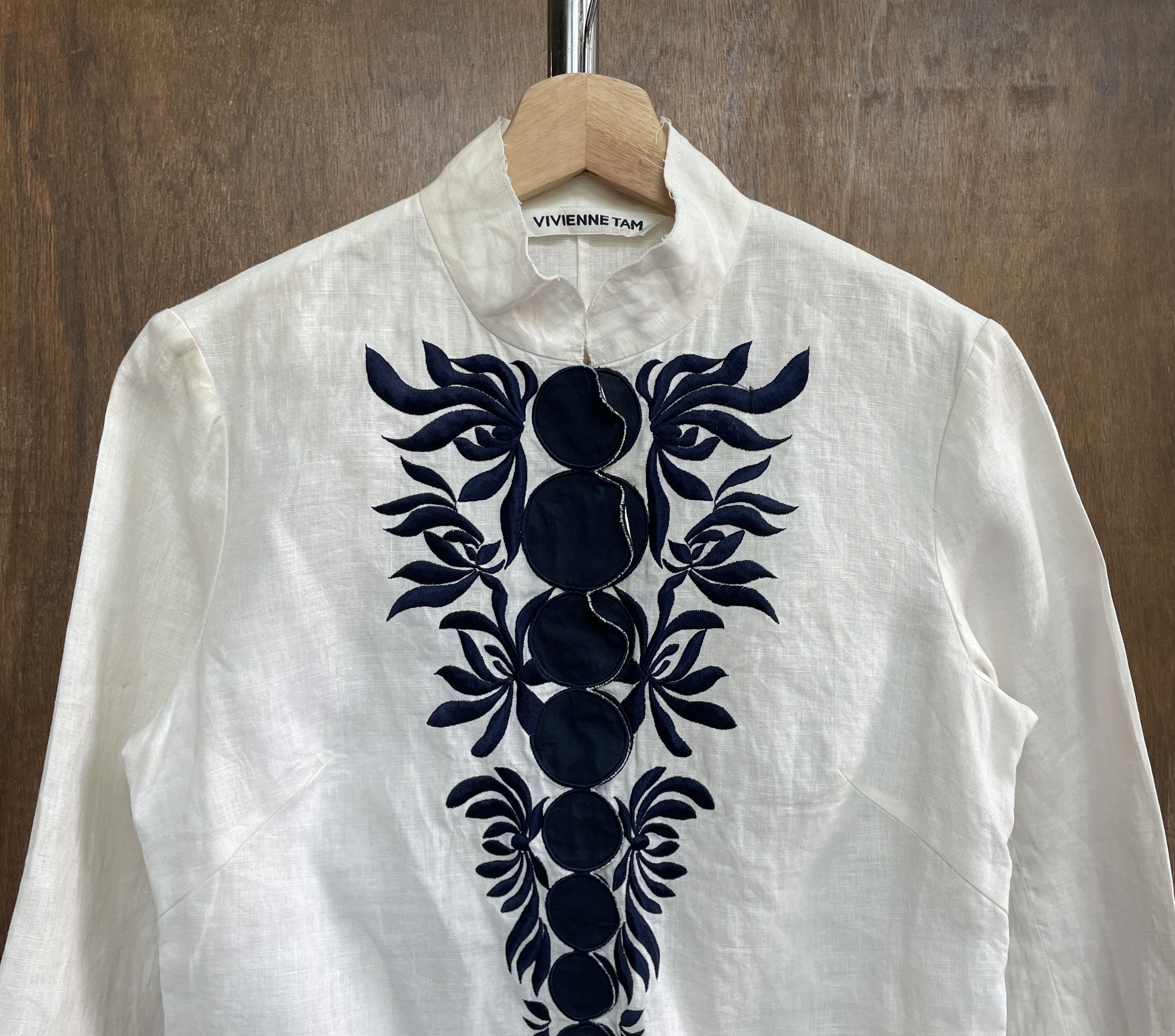 Vivienne Tam VIVIENNE TAM Flower Embroidery White Rayon Shirt Size S / US 4 / IT 40 - 2 Thumbnail