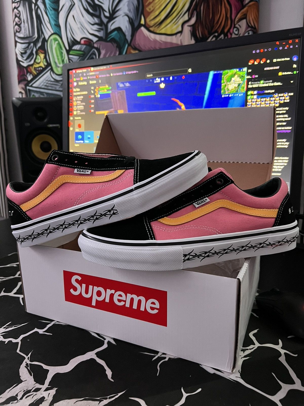 image of Skate Old Skool Supreme Tribal Barbed Wire Pink Size 9.5 Shoes, Men's