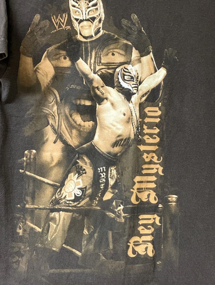 Vintage RARE WWE VTG Y2K WRESTLING Rey Mysterio T-Shirt L Brown Fade Size US L / EU 52-54 / 3 - 3 Thumbnail