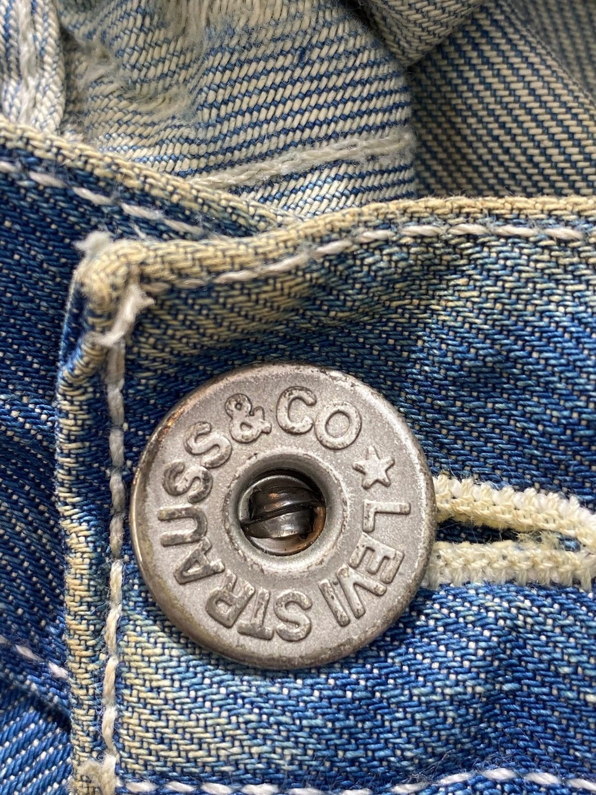 Levi's Levi’s Blue Wash Style Loose Jeans Size US 34 / EU 50 - 11 Thumbnail