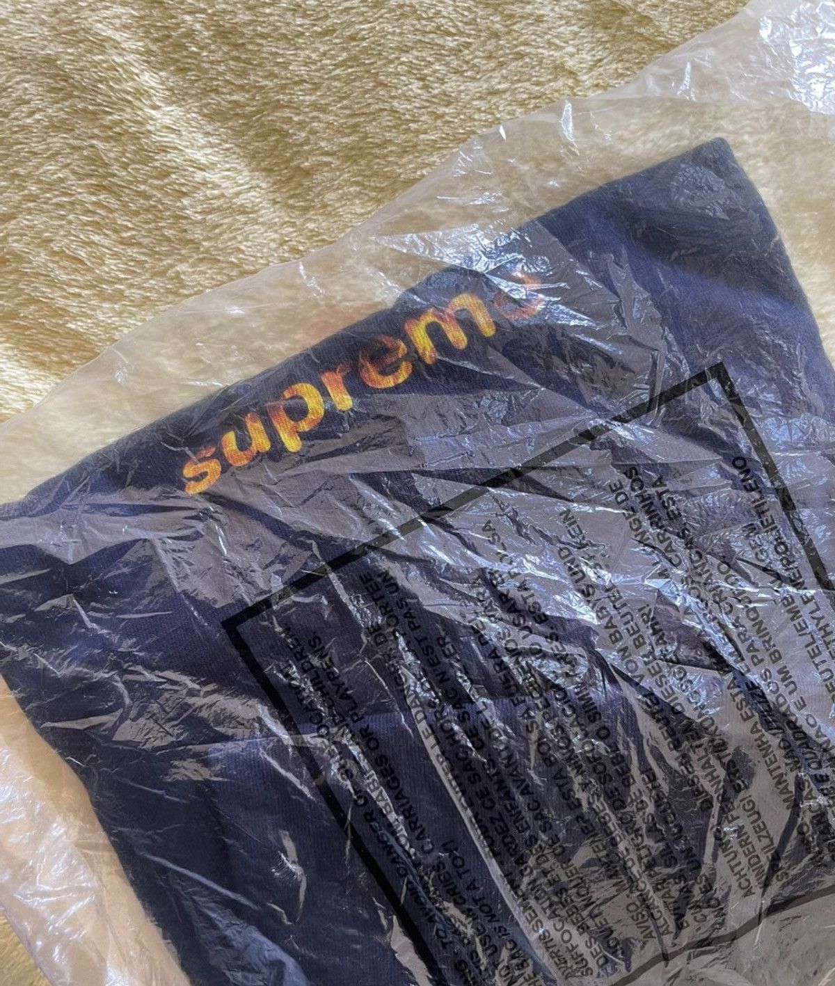 Supreme Supreme ss16 strawberry berry tee T-shirt ds in og bag Size US M / EU 48-50 / 2 - 2 Thumbnail