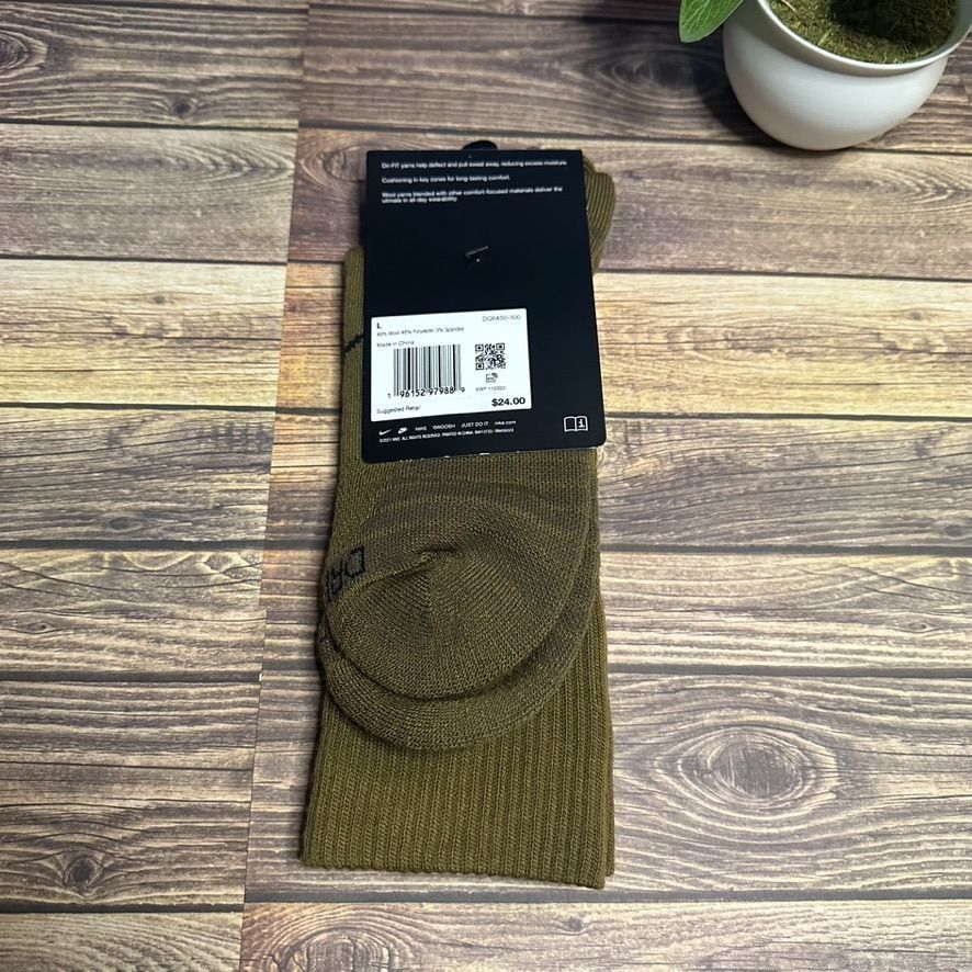 Nike Nike Men's Outdoor Cushion Wool Blend Crew Socks NWT Size La Size ONE SIZE - 5 Thumbnail