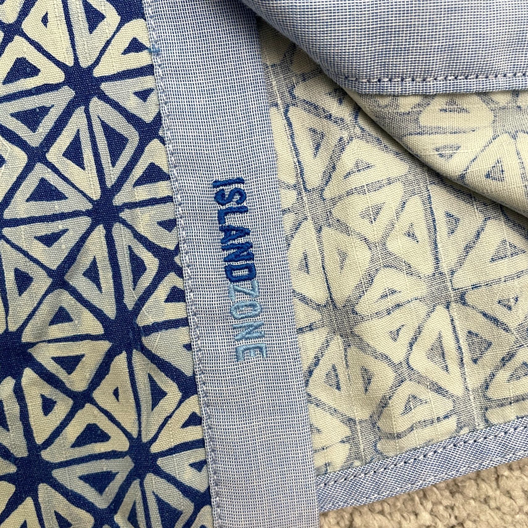 Tommy Hilfiger Vintage Tommy Hilfiger Silk Button-Up Shirt Men Large Geometric Blue Island Zone Tropical Size US L / EU 52-54 / 3 - 3 Thumbnail