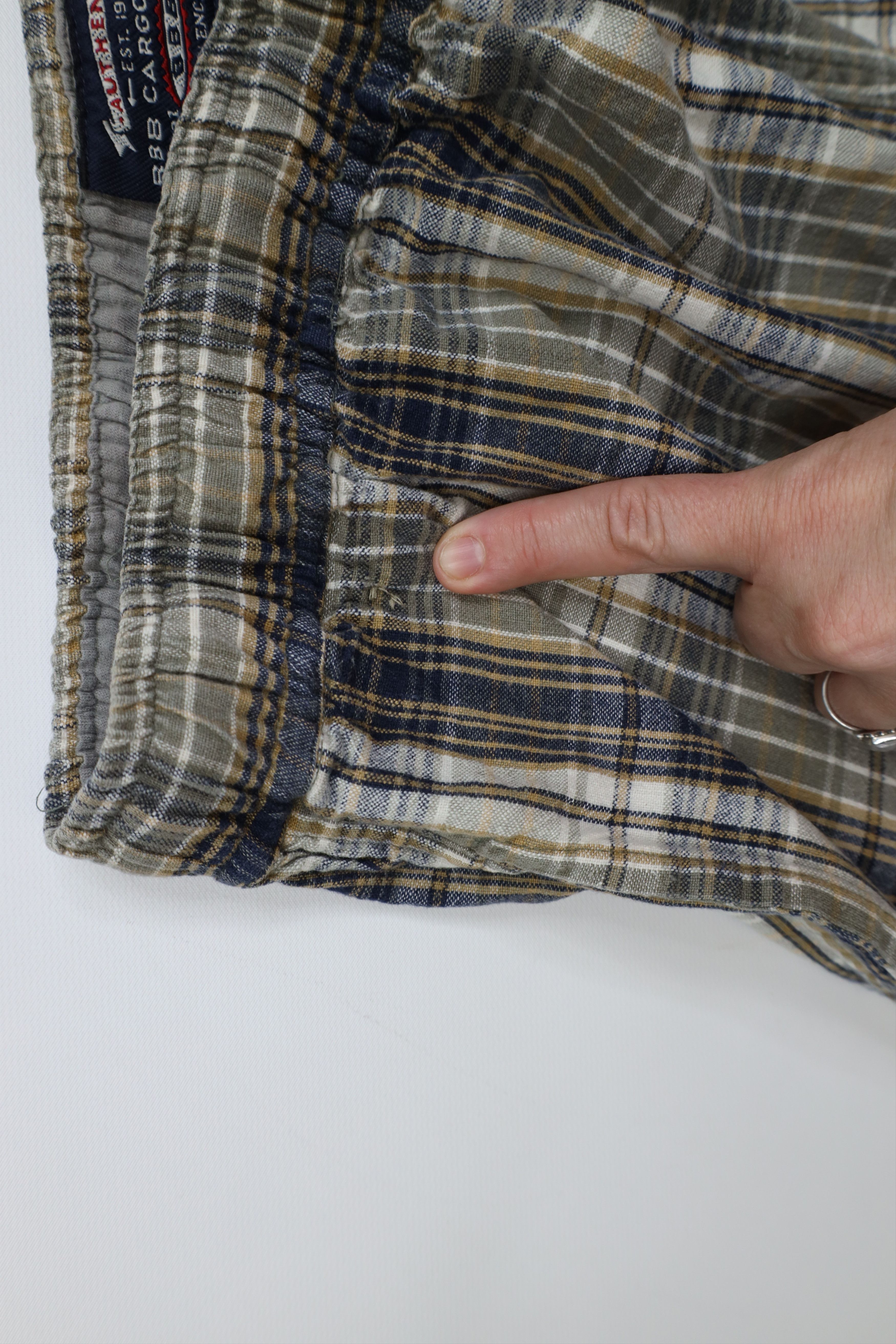 Vintage Vintage 90s Y2K Streetwear Above Knee Cargo Shorts Plaid Size US 34 / EU 50 - 7 Thumbnail