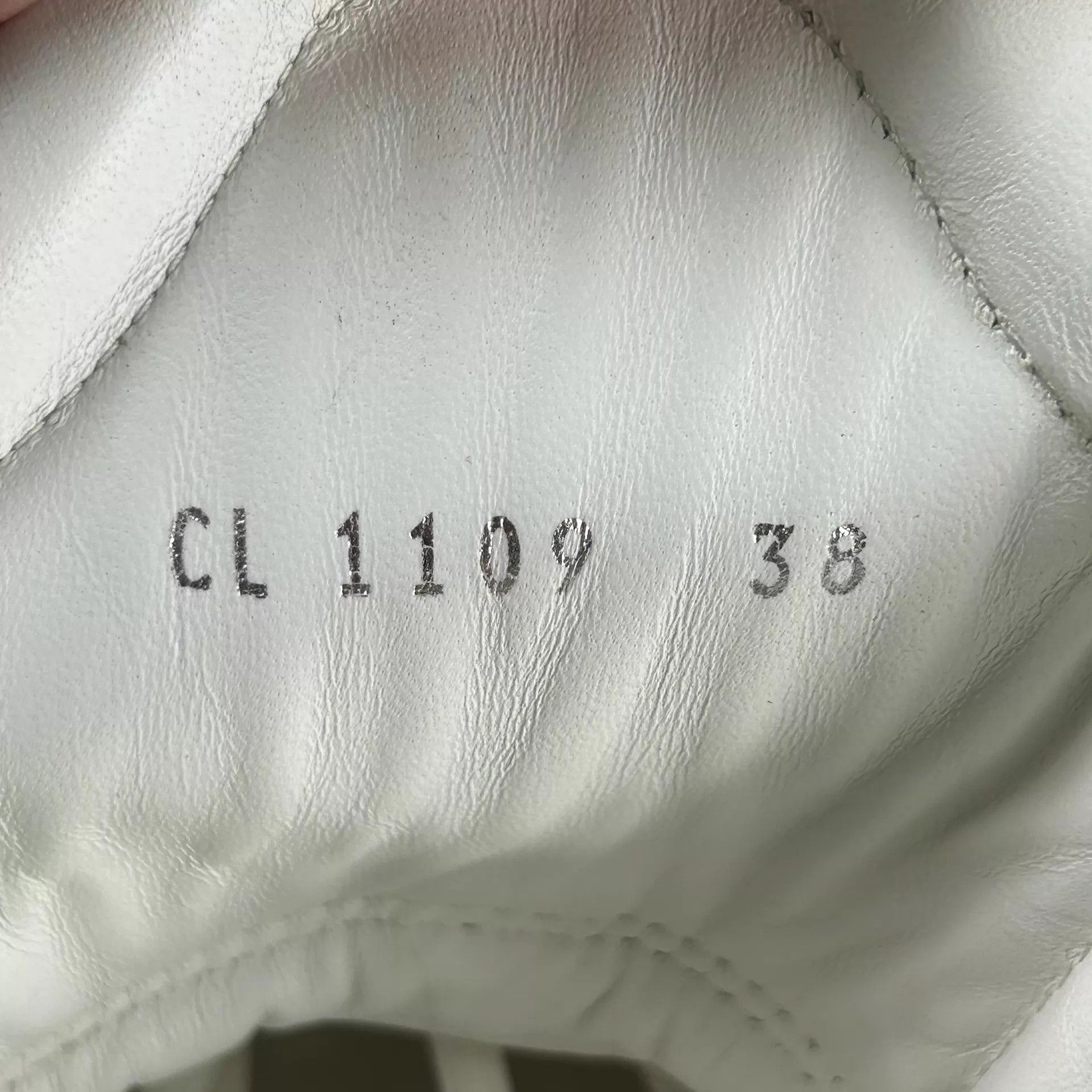Louis Vuitton Louis Vuitton Jelly Orange Dad Sneakers 38 Size US 7.5 / IT 37.5 - 7 Thumbnail