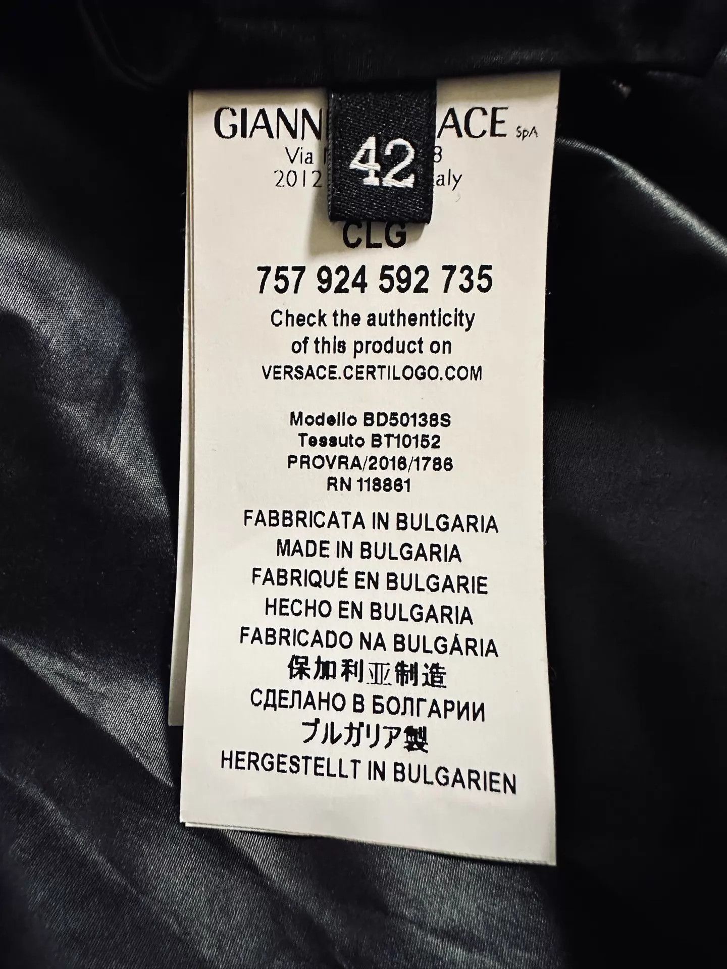 Versace Versace New All Over Shadow Lion Graphic Down Jacket Size S Size S / US 4 / IT 40 - 7 Thumbnail