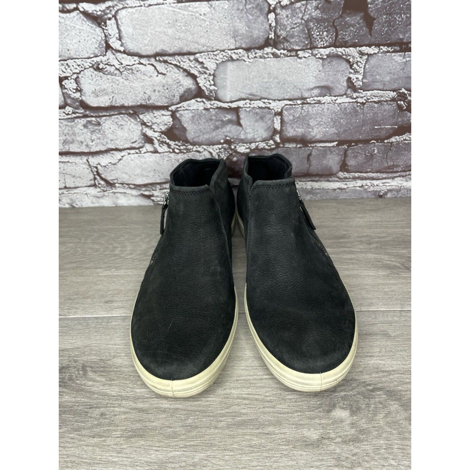Ecco Ecco Soft 7 Black Leather Low Cut Zip Ankle Booties Sneakers Size US 10 / IT 40 - 15 Thumbnail