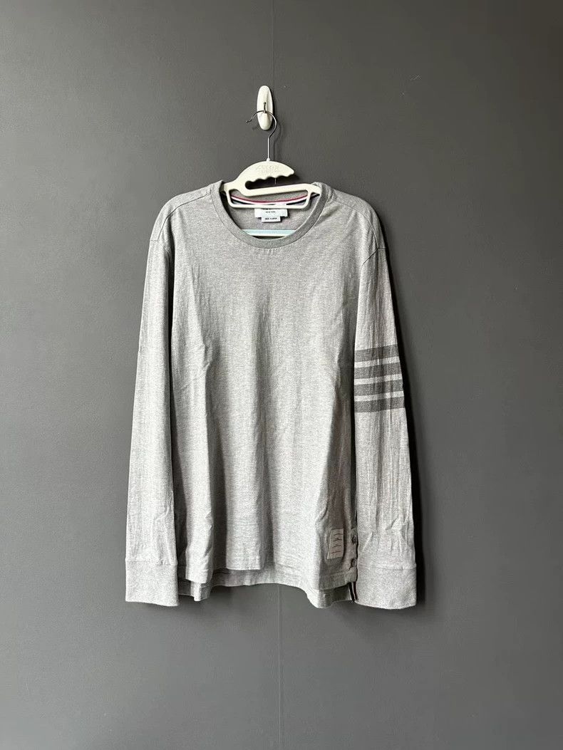 Other Thom Browne size3 Gray sleeve-tied long sleeves Size US L / EU 52-54 / 3 - 1 Thumbnail