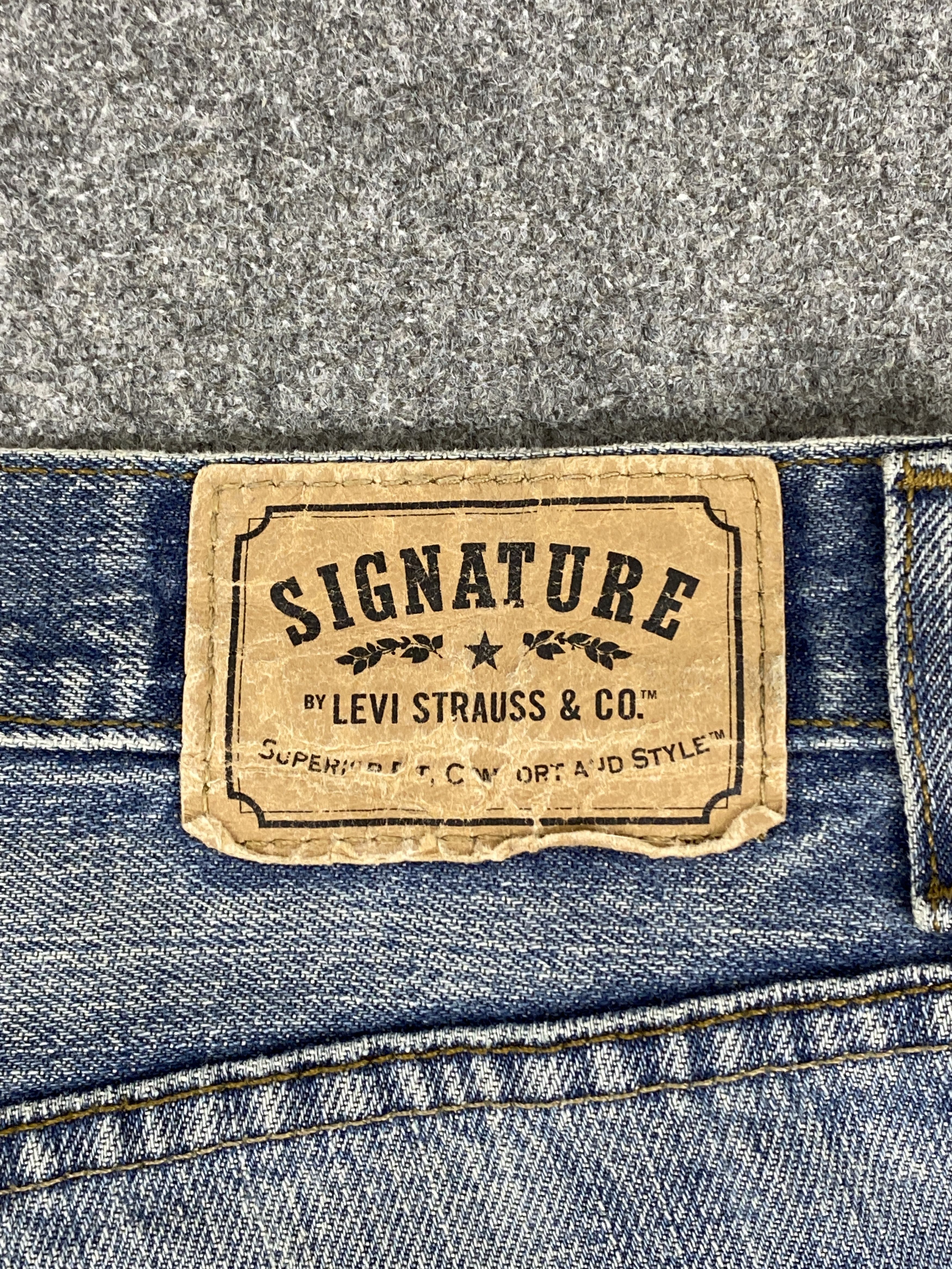Levi's Vintage Distressed Levis Signature Faded Blue Jeans S0027 Size US 33 - 5 Thumbnail
