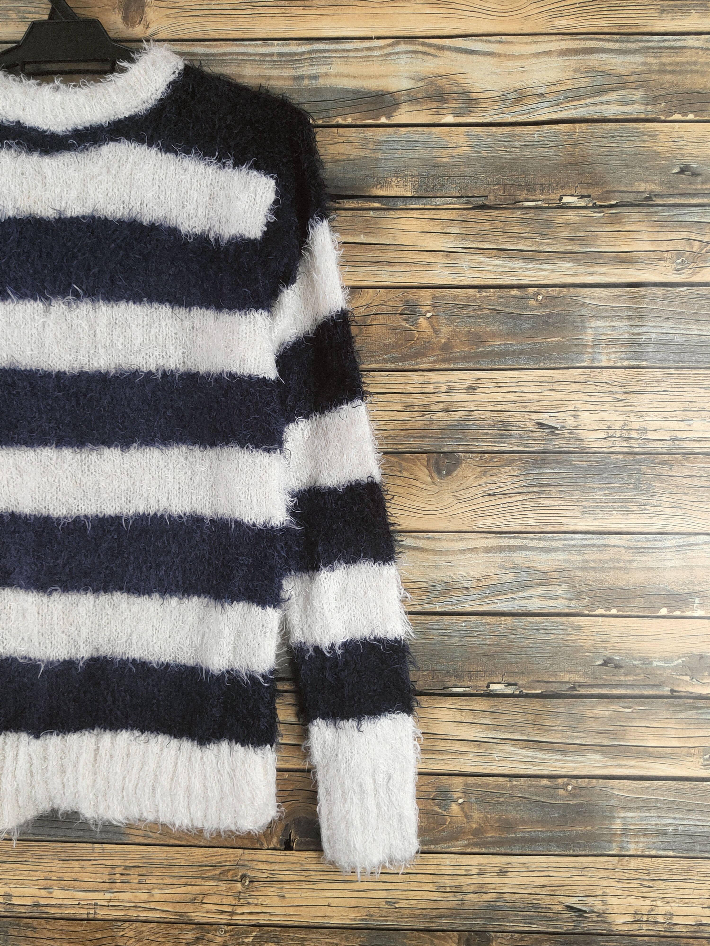 Japanese Brand DL Suggestion White Navy Fur Mohair Knitwear #46-509 Size US S / EU 44-46 / 1 - 9 Thumbnail