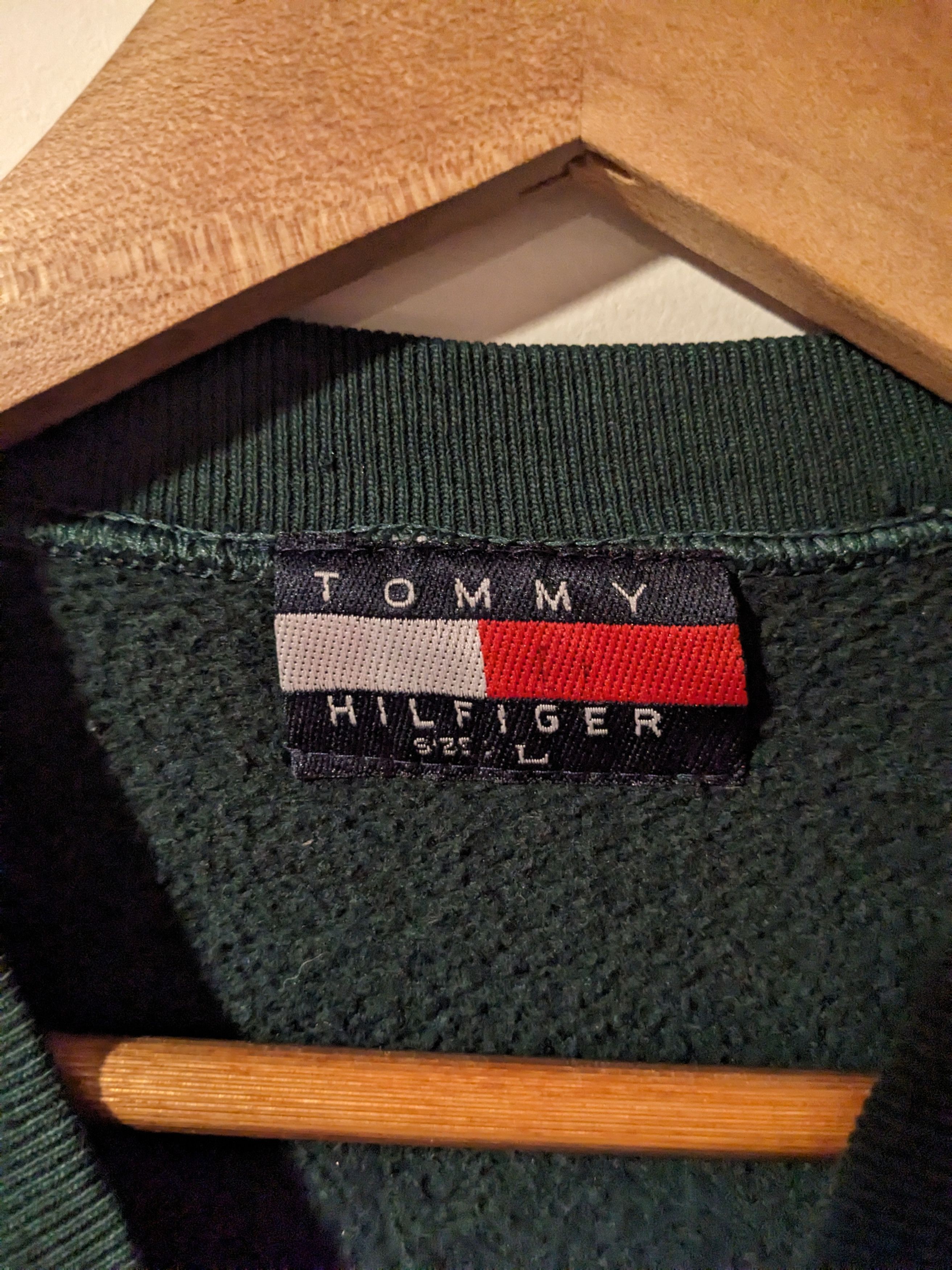 Tommy Hilfiger Vintage 90s Tommy Hilfiger Logo Large Cropped Sweatshirt Size L / US 10 / IT 46 - 3 Thumbnail