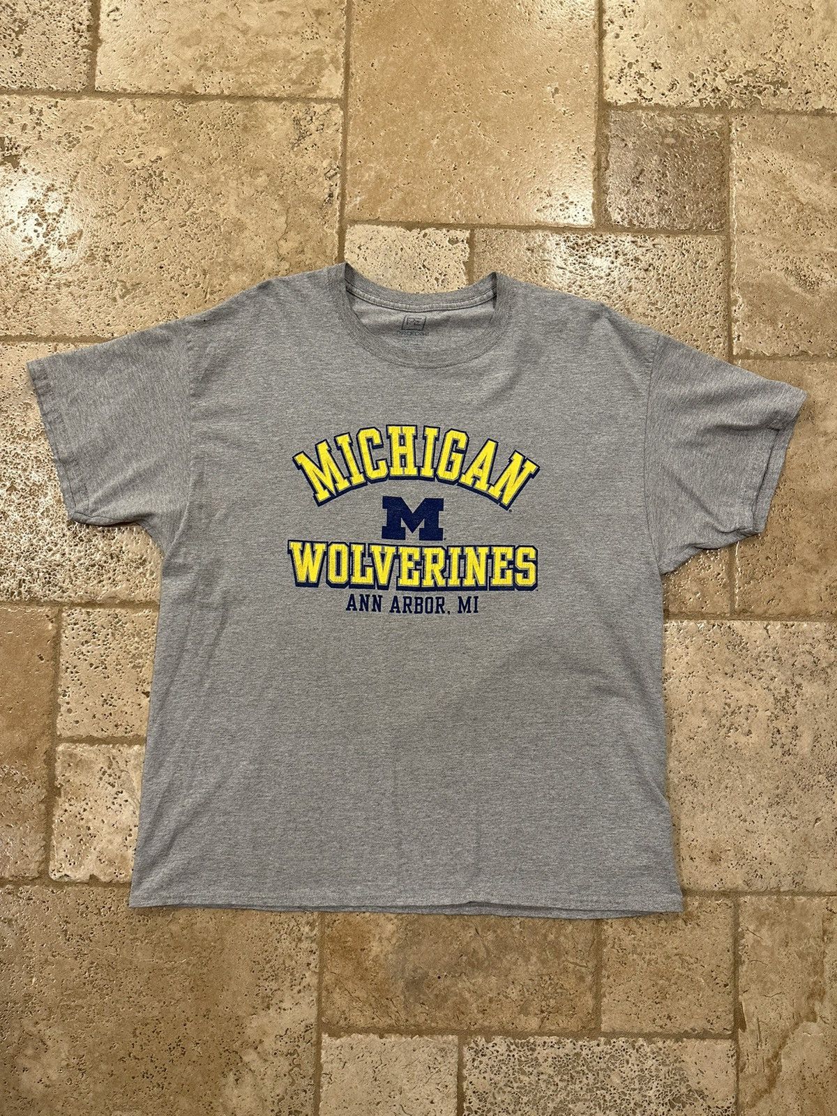NCAA × Vintage Vintage NCAA Michigan Wolverines Grey T-Shirt Size US XL / EU 56 / 4 - 3 Thumbnail