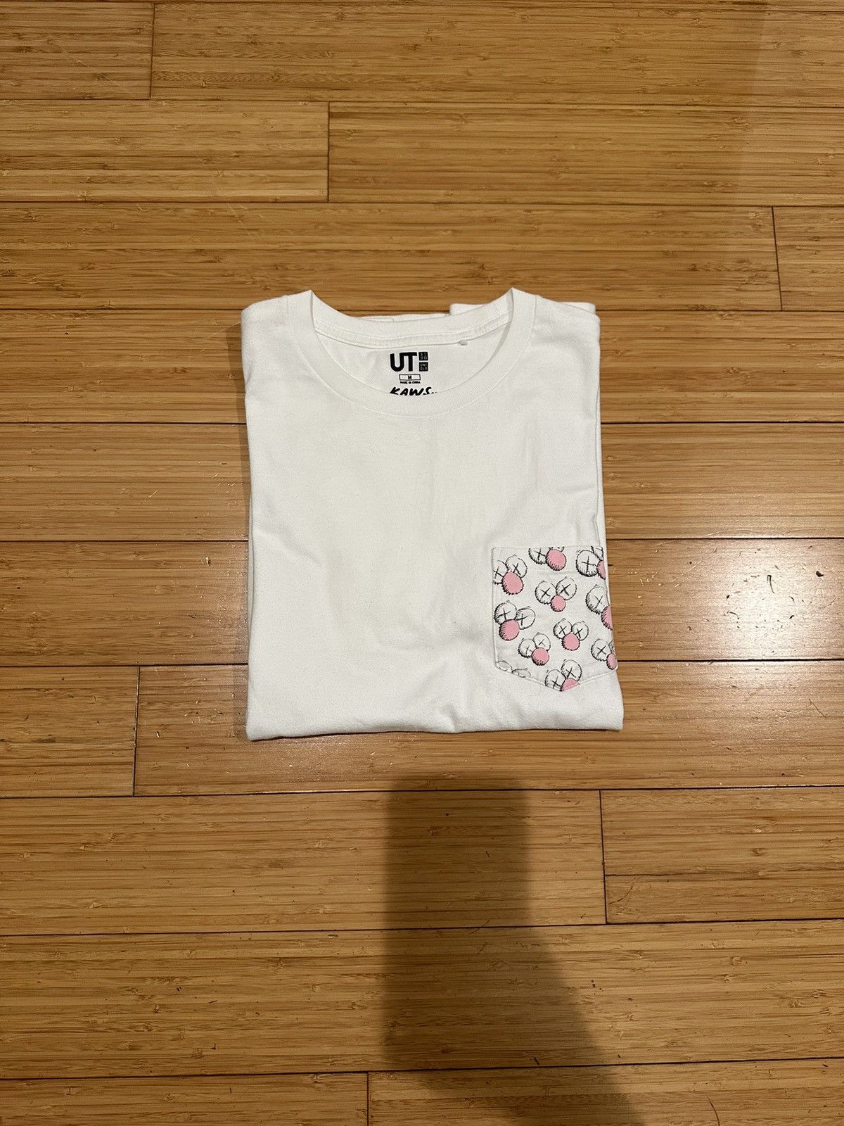 Kaws Kaws Uniqlo BFF Pocket Tee White Size Medium Size US M / EU 48-50 / 2 - 7 Thumbnail