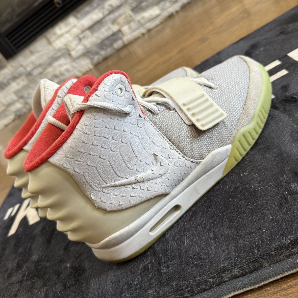 Kanye West × Nike Nike Yeezy 2 NRG Pure Platinum Size US 12 / EU 45 - 4 Thumbnail