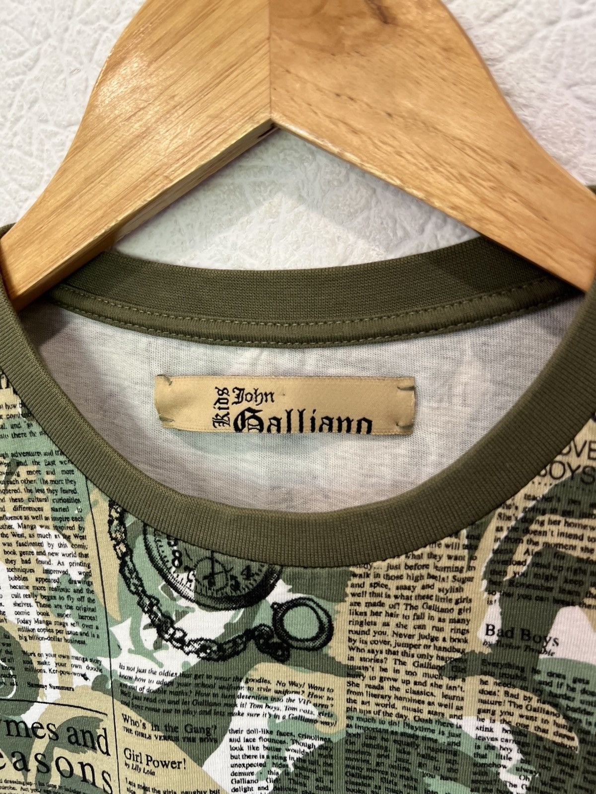 John Galliano Vintage John Galliano Overprint T Shirt Tee Green Beige Size L / US 10 / IT 46 - 4 Thumbnail