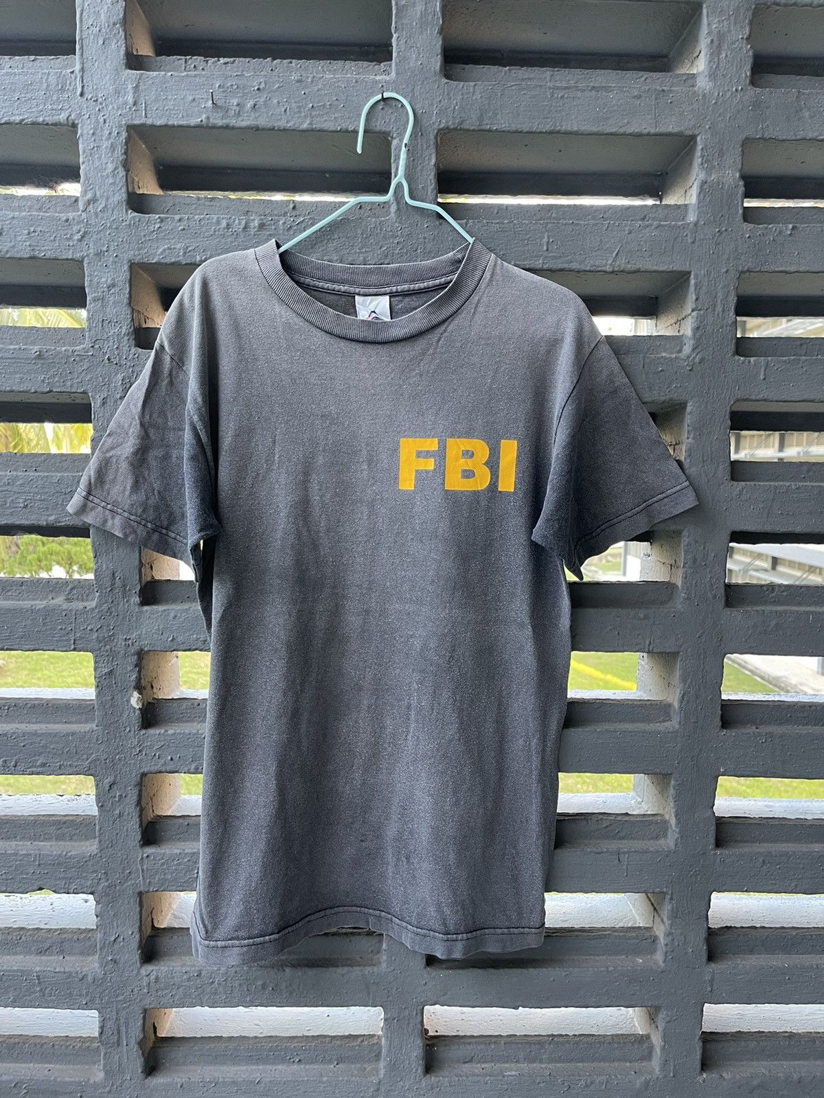 Designer × Vintage Sun faded FBI t-shirt 📸 Size US S / EU 44-46 / 1 - 1 Thumbnail