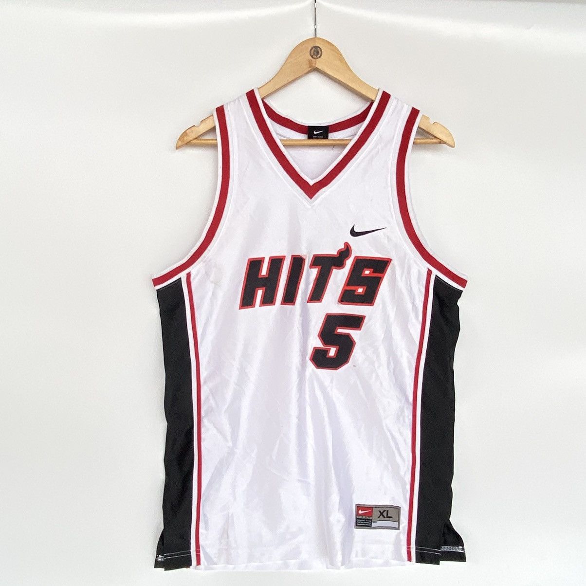 Other Vintage Nike Miami Heat White And Red Jersey Size XL Size US XL / EU 56 / 4 - 1 Thumbnail