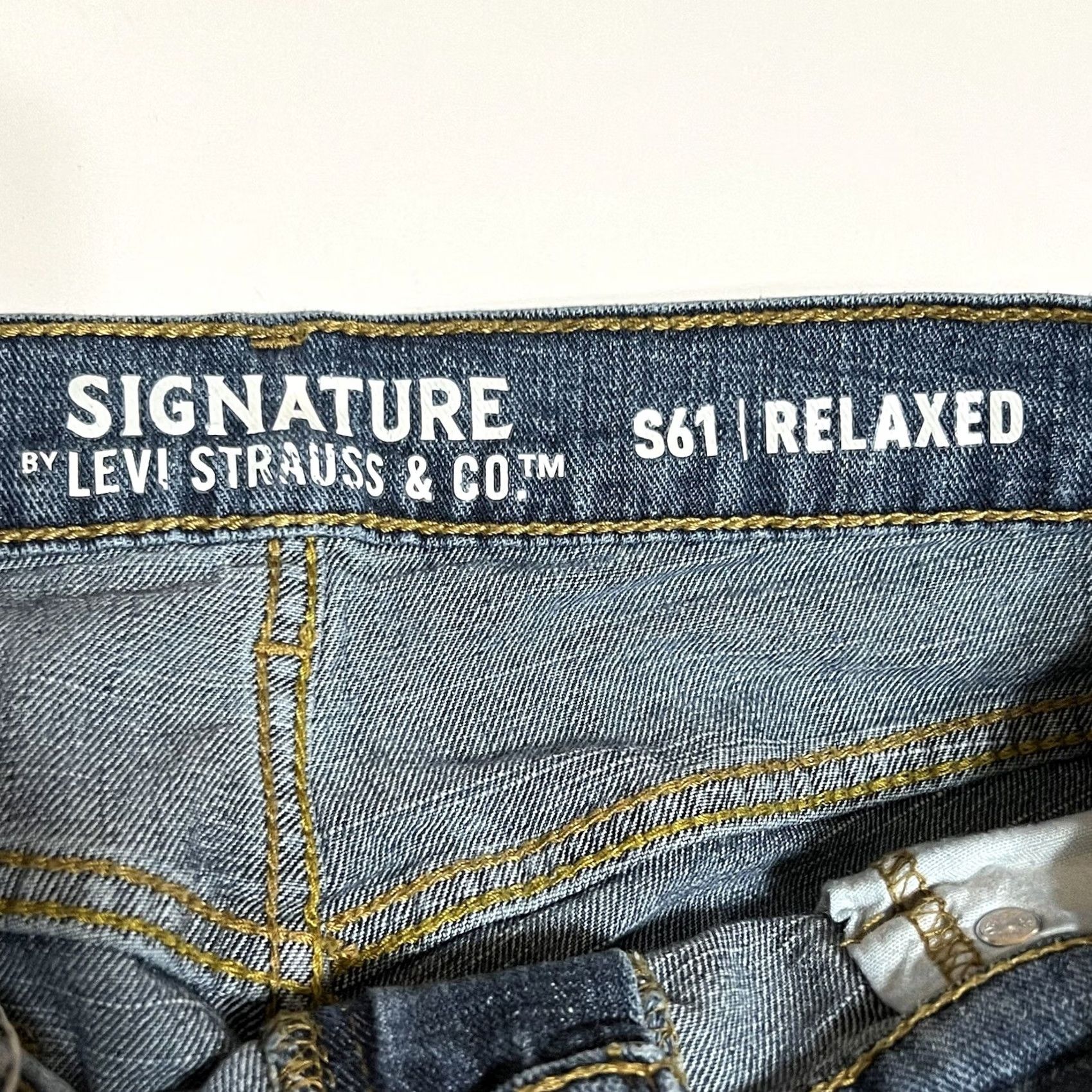 Vintage VINTAGE Signature By Levi Strauss Jeans Men Relaxed Blue 31x30 29x30 Tag S61 31x30 Belt Loops Pop Logo Denim Accessories Pockets Rise Low 8-10in Size US 31 - 7 Thumbnail