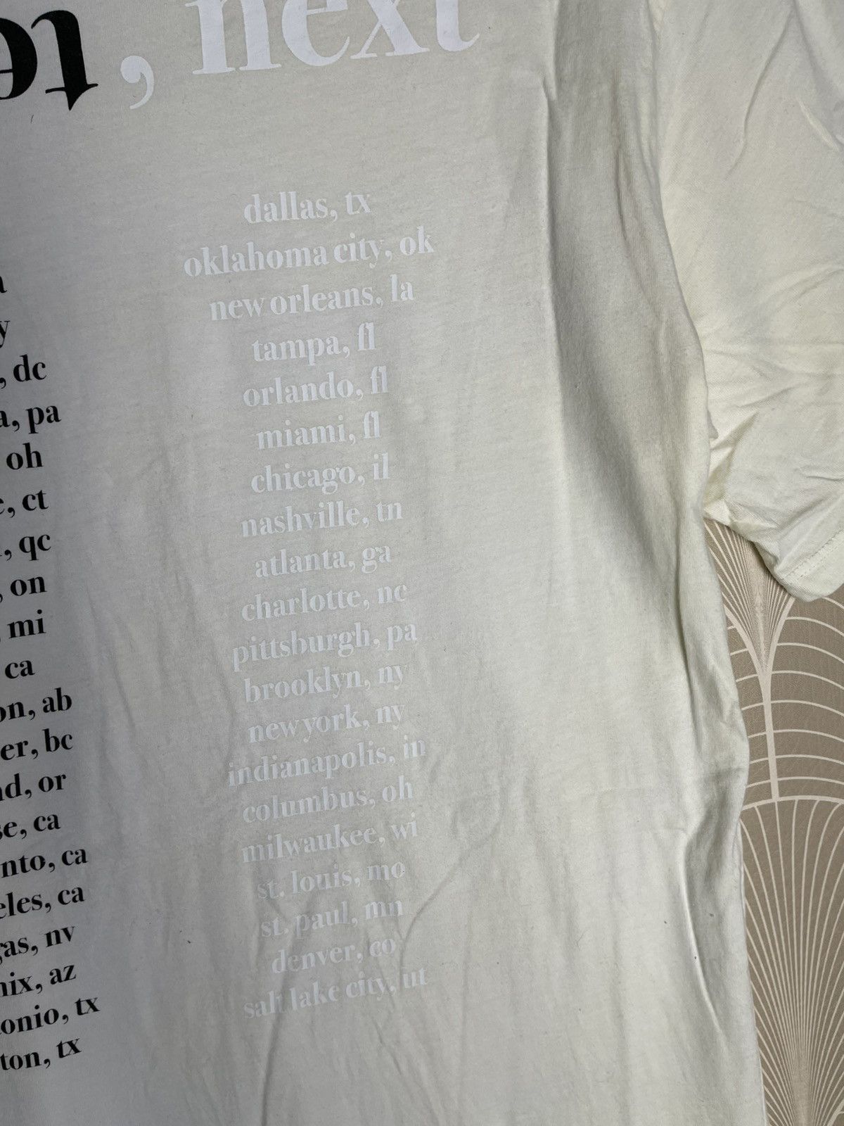 Band Tees × H&M ARIANNA GRANDE 2020 WORLD TOUR TSHIRT Size XS / US 0-2 / IT 36-38 - 17 Thumbnail