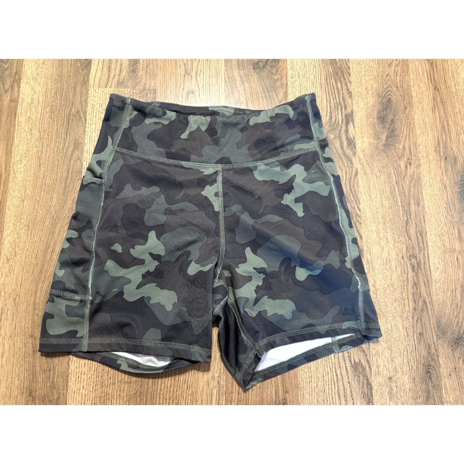 Tek Gear Tek Gear Workout Gear Shorts Womens Medium Green Black Camouflage Bike Shorts Size 32" / US 10 / IT 46 - 2 Thumbnail