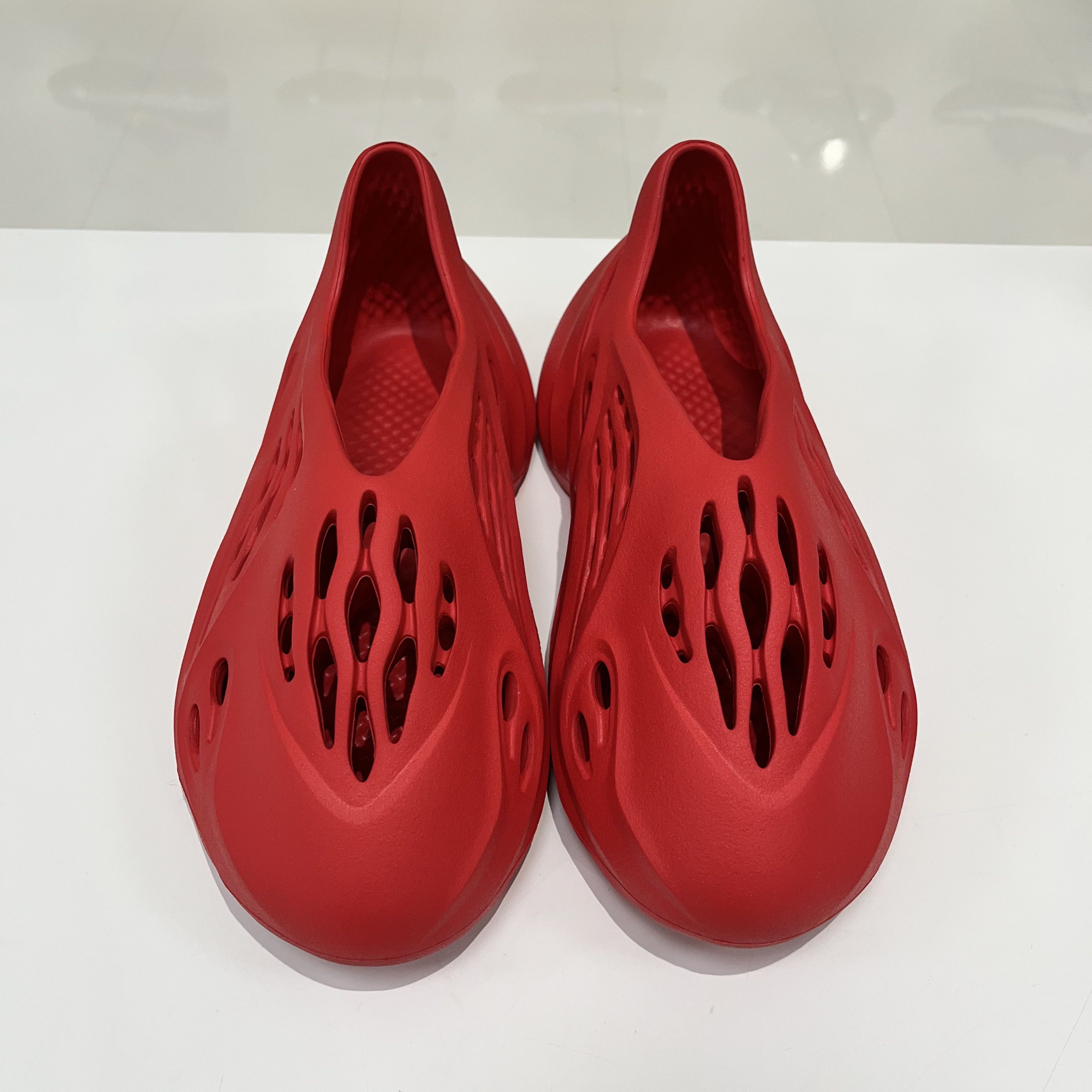 Adidas Adidas Yeezy Foam RNNR MX Vermillion Size US 9 / EU 42 - 10 Thumbnail