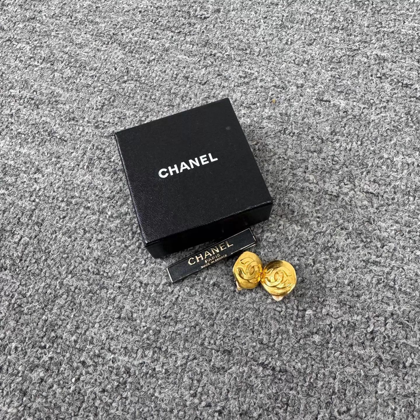 Chanel Chanel Gold Double C Round Earclips 99 New Size ONE SIZE - 2 Thumbnail