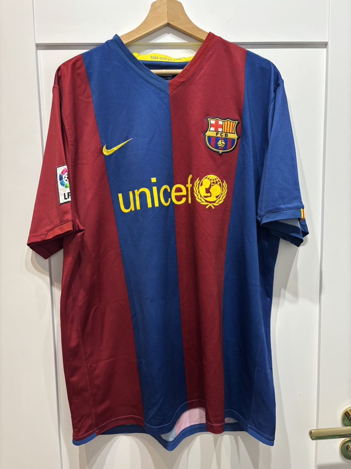Nike Nike FC Barcelona 06/07 Home Kit soccerjersey footballjerse Size US XL / EU 56 / 4 - 1 Thumbnail