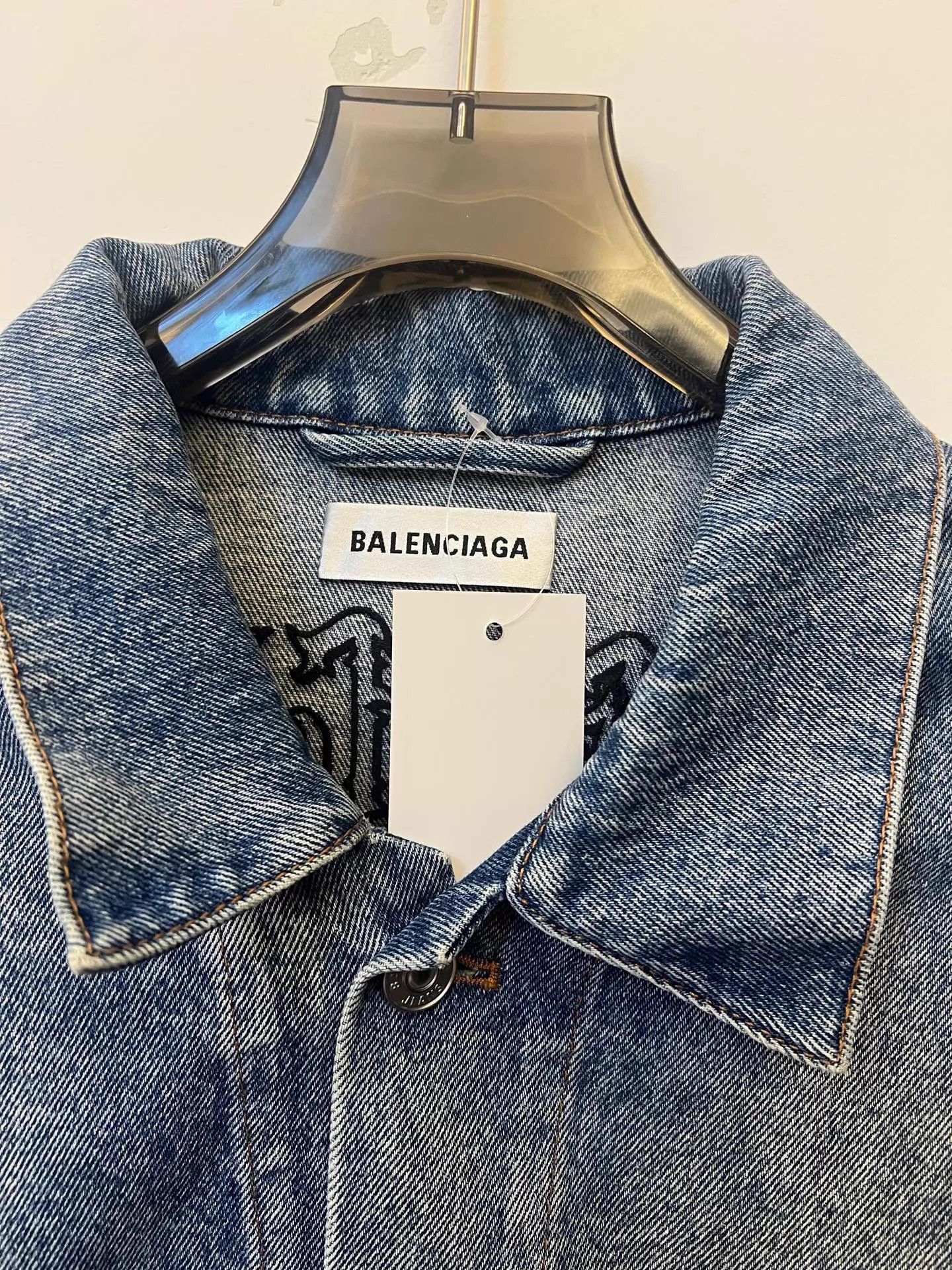 Balenciaga Balenciaga Sanskrit Embroidered Back Denim Jacket Women's 36 Size XS / US 0-2 / IT 36-38 - 2 Thumbnail