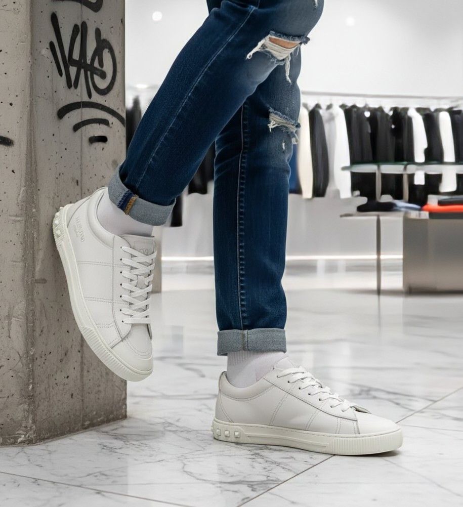 Valentino VALENTINO GARAVANI Low Leather Sneakers Trainers Size US 8 / EU 41 - 1 Thumbnail
