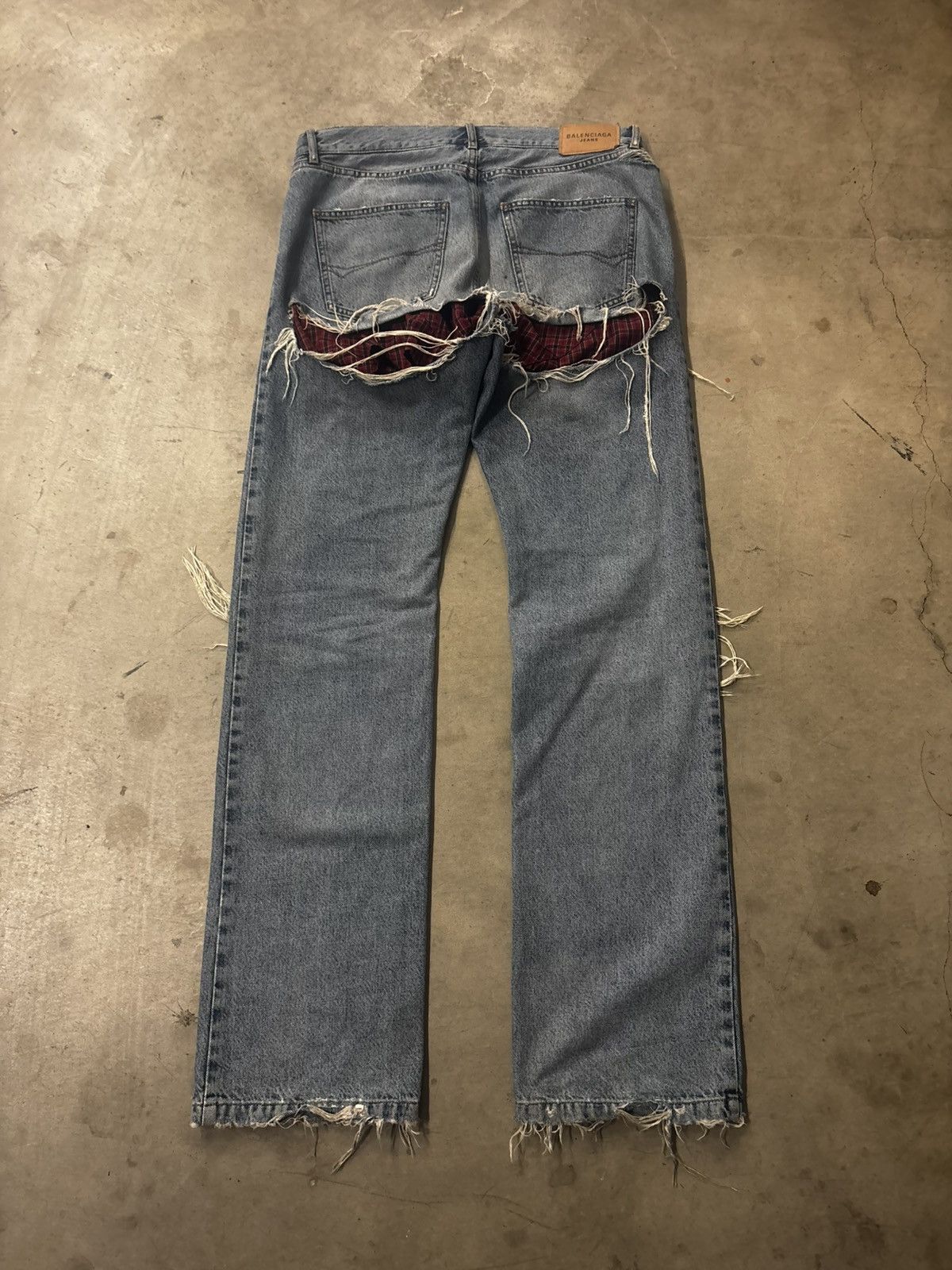 Balenciaga ss21 balenciaga distressed boxer denim Size US 29 - 6 Thumbnail
