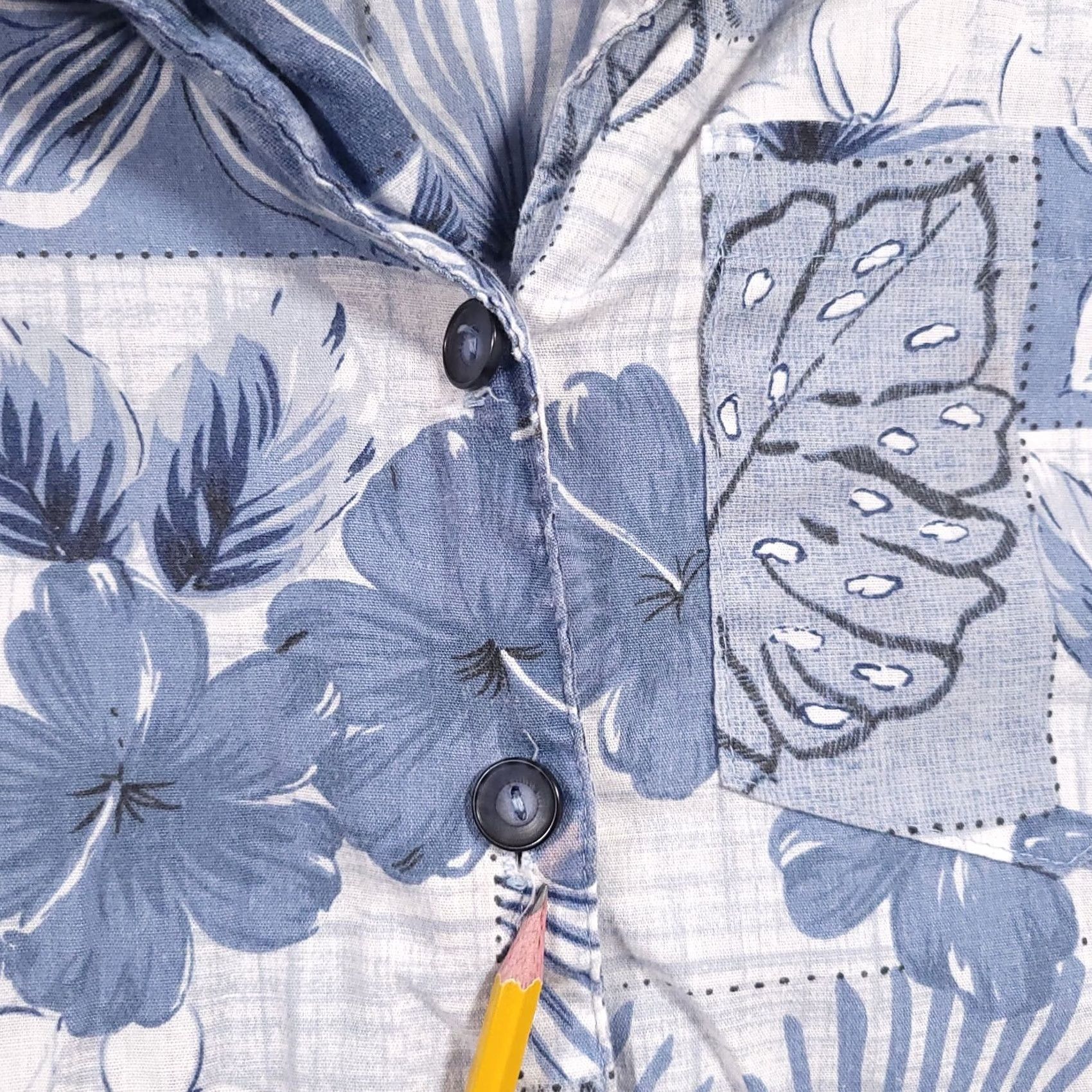 Vintage VINTAGE Tapestry Button Up Casual Hawaiian Shirt Women 14W Blue Made In USA Size XL / US 12-14 / IT 48-50 - 6 Thumbnail