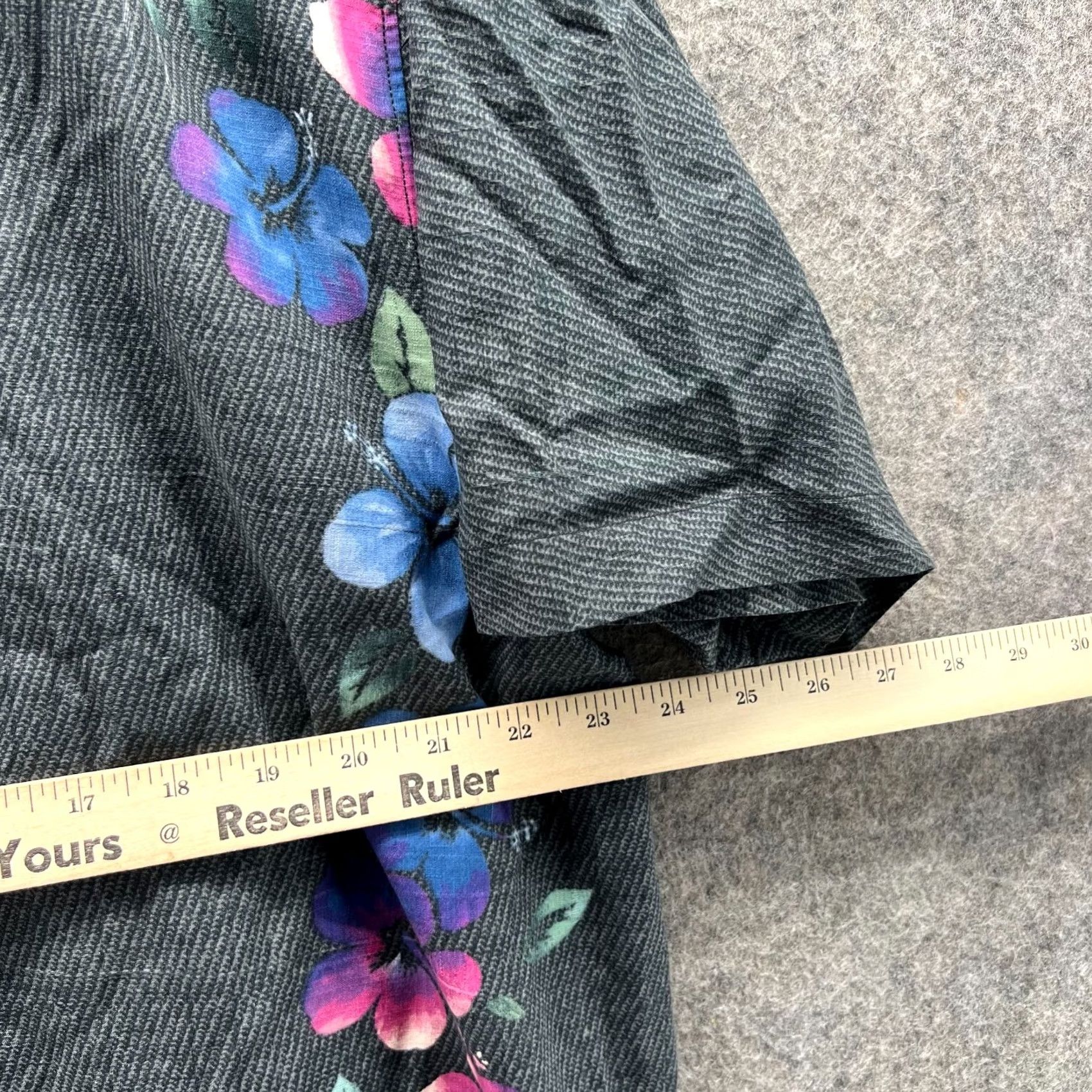 Tommy Bahama VINTAGE Tommy Bahama Shirt XL Gray Floral Silk Button Down Hawaiian Botanic Nightshade Mens Regular Button-Up Collared Hawaiian Theme All Seasons Size US XL / EU 56 / 4 - 3 Thumbnail