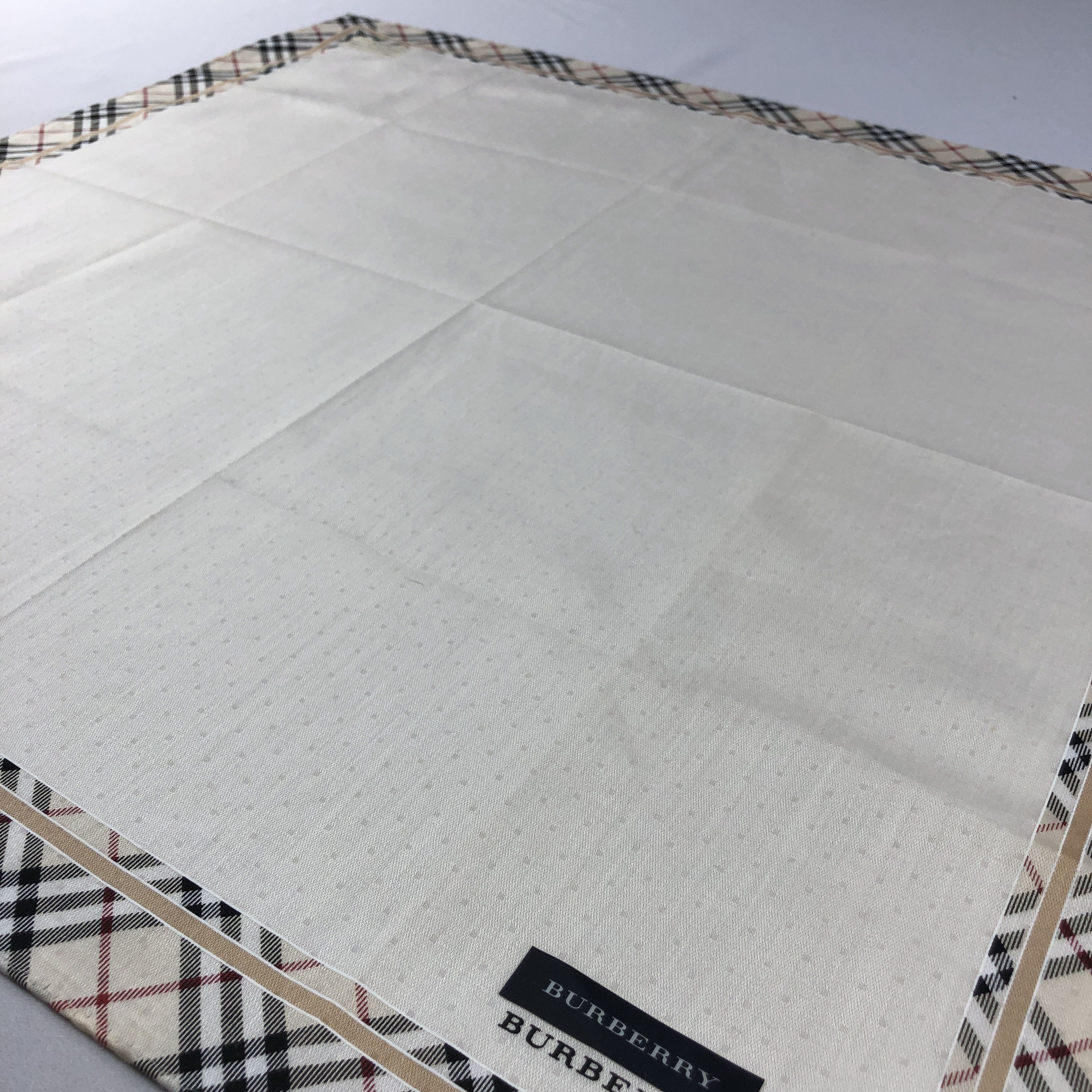 Burberry NWT Burberry Handkerchief Neckerchief Bandana H2823 Size ONE SIZE - 2 Thumbnail