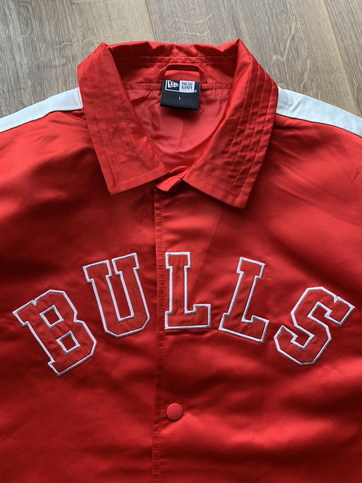 NBA New Era NBA Chicago Bulls Wordmark coaches jacket Size US L / EU 52-54 / 3 - 6 Thumbnail