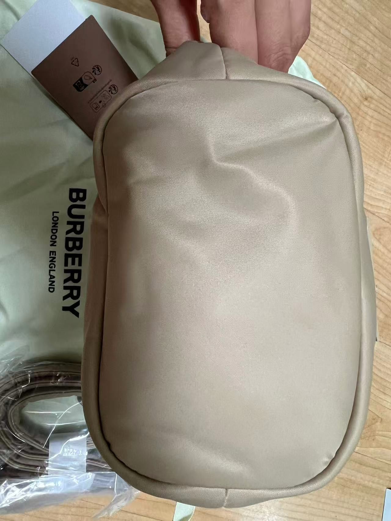 Burberry burberry nylon gold honey bucket bag Size ONE SIZE - 7 Thumbnail