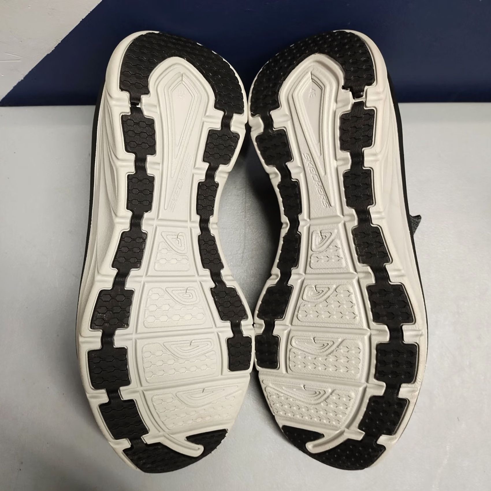 SKECHERS Skechers D'Lux Walker Sneakers Mens Size 11 Black Gray Stretch Fit Memory Foam Size US 11 / EU 44 - 7 Thumbnail