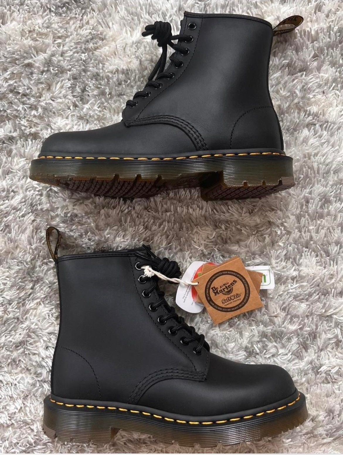 Dr. Martens Dr. Martens Womens Airwair 1460 Slip Resistant Boots NEW Size US 7 / IT 37 - 2 Thumbnail