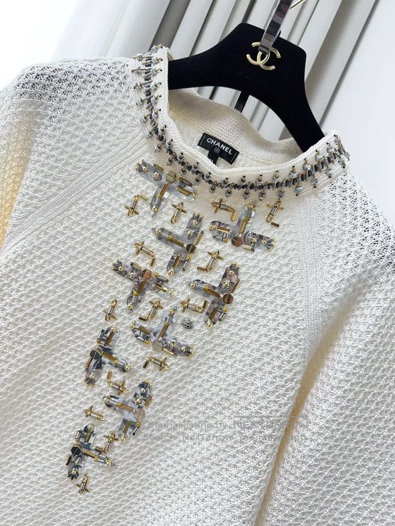Chanel Chanel Airport show beige metal decoration heavy industry Size XS / US 0-2 / IT 36-38 - 3 Thumbnail