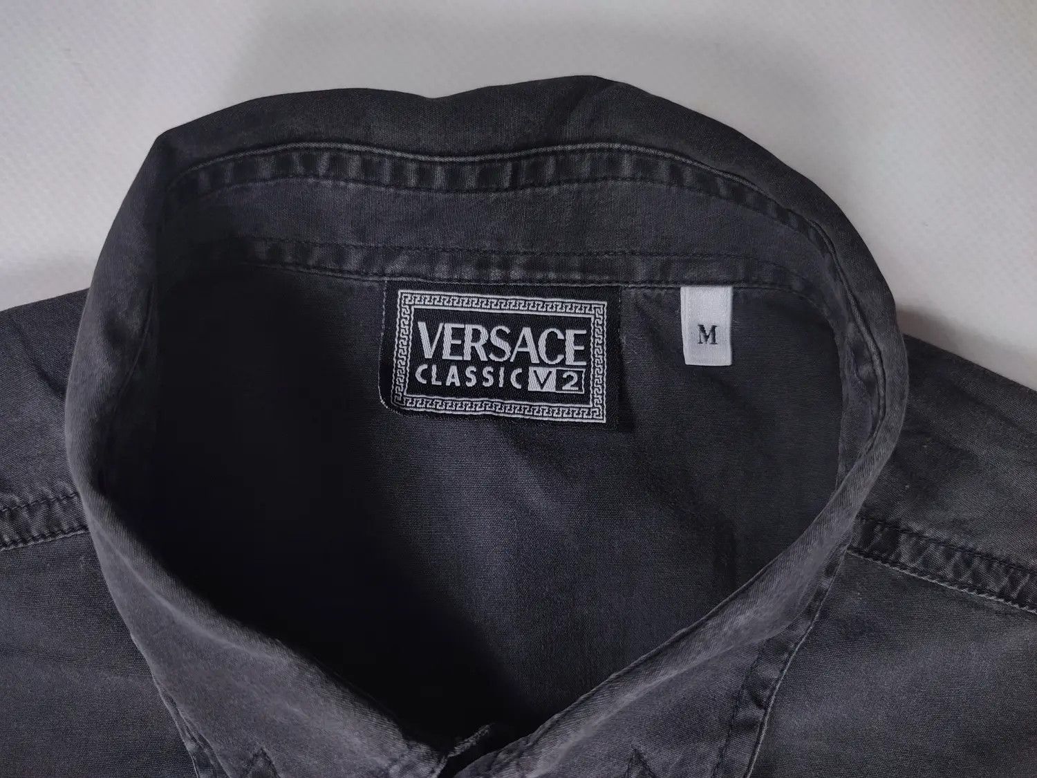Versace × Versace Jeans Couture × Vintage Versace Classic V2 Faded shirt Size US M / EU 48-50 / 2 - 13 Thumbnail