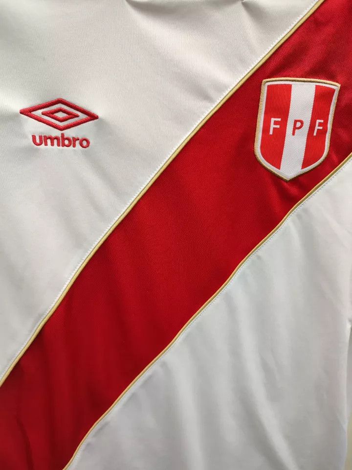 Umbro PERU 2018 UMBRO HOME FOOTBALL Kit SHIRT SOCCER JERSEY Size US S / EU 44-46 / 1 - 3 Thumbnail
