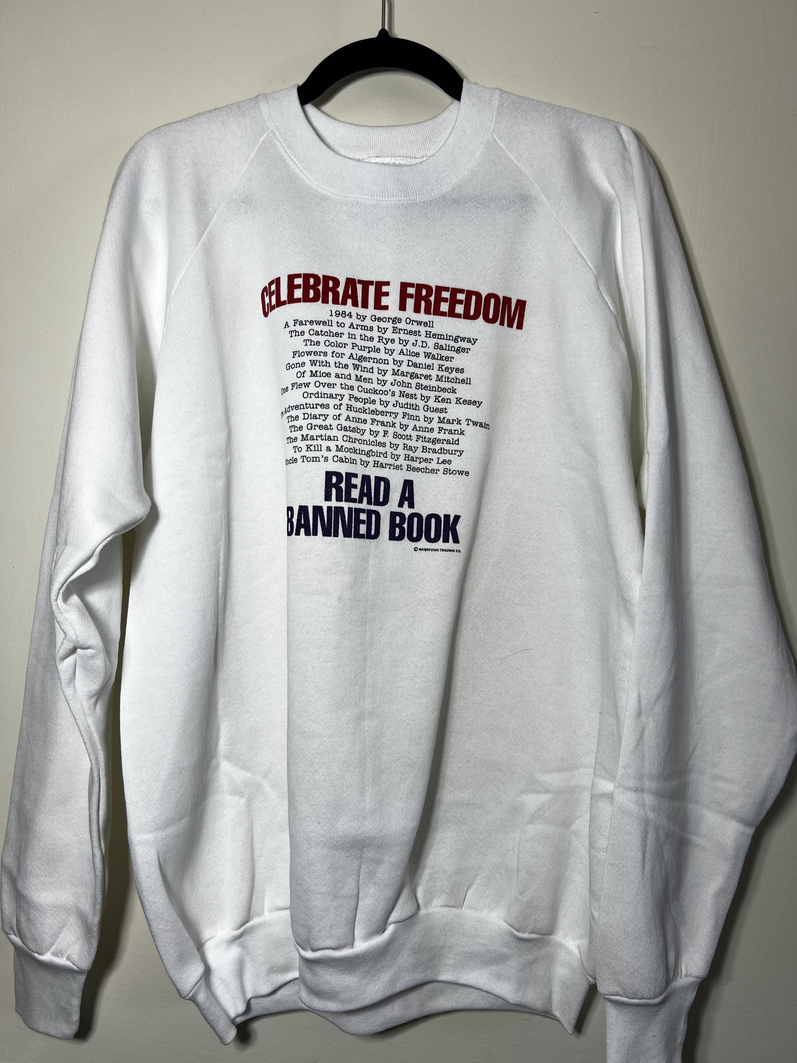 Vintage Vintage Celebrate Freedom Read a Banned Book Crewneck Size US XL / EU 56 / 4 - 1 Thumbnail