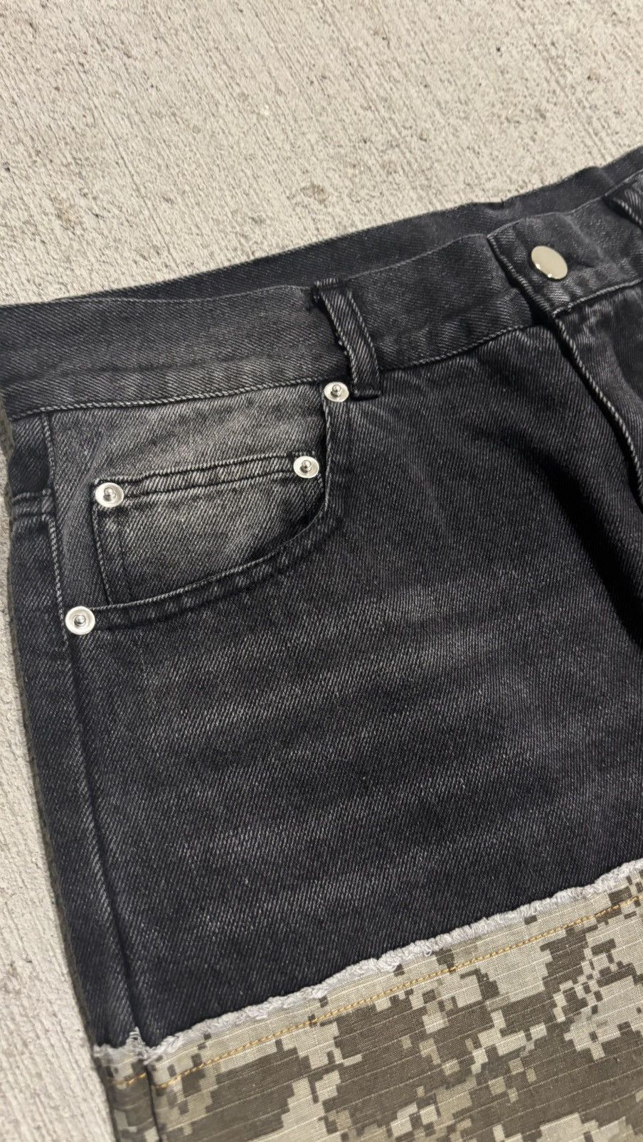 Other Nothing Into Something Digital Camo Denim Size US 34 / EU 50 - 2 Thumbnail