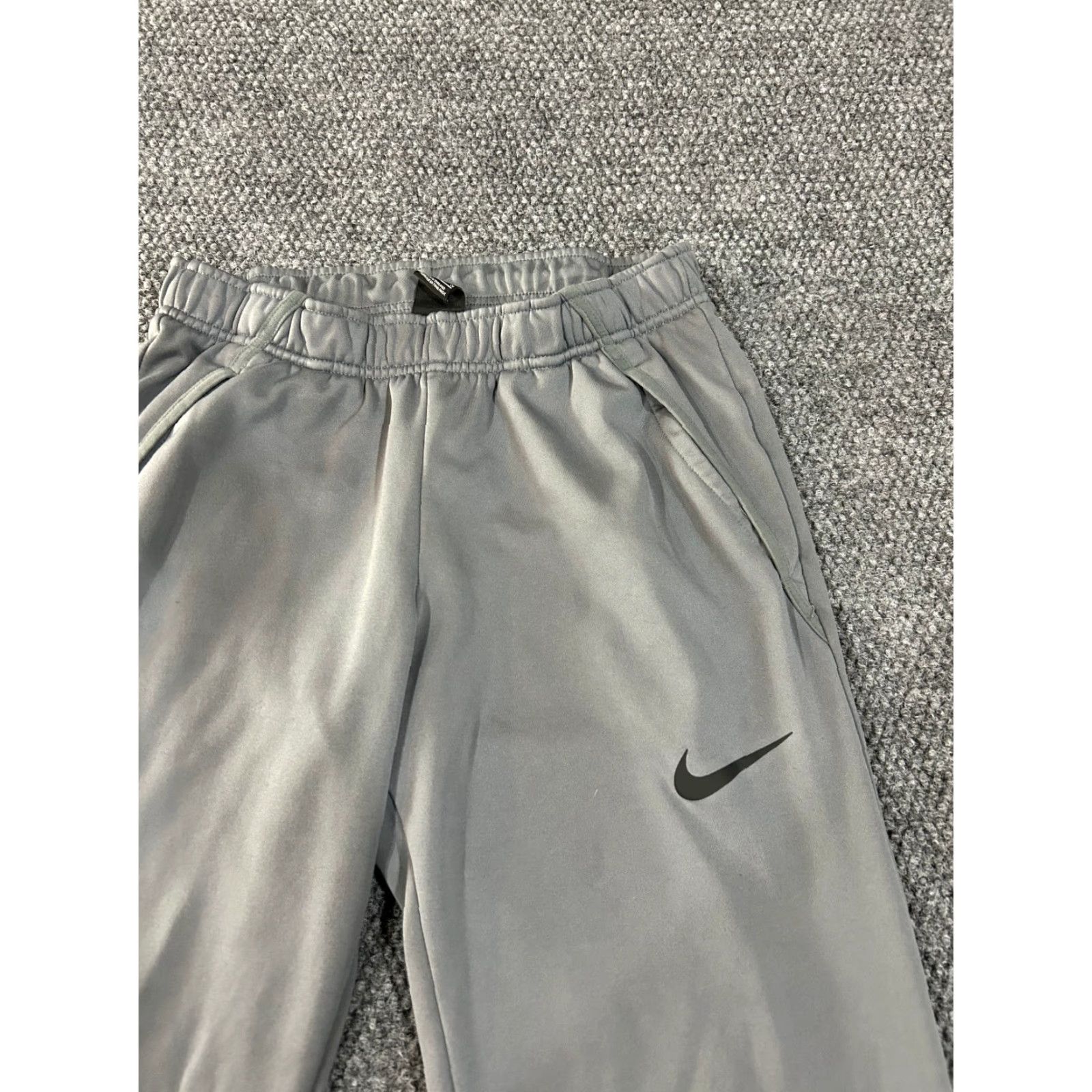 Nike Nike athletic pants Mens Small gray Dri Fit training joggers logo Pants Mens Regular Inseam 28 in Straight Sweatpants Logo Adjustable Drawstring Size US 33 - 4 Thumbnail
